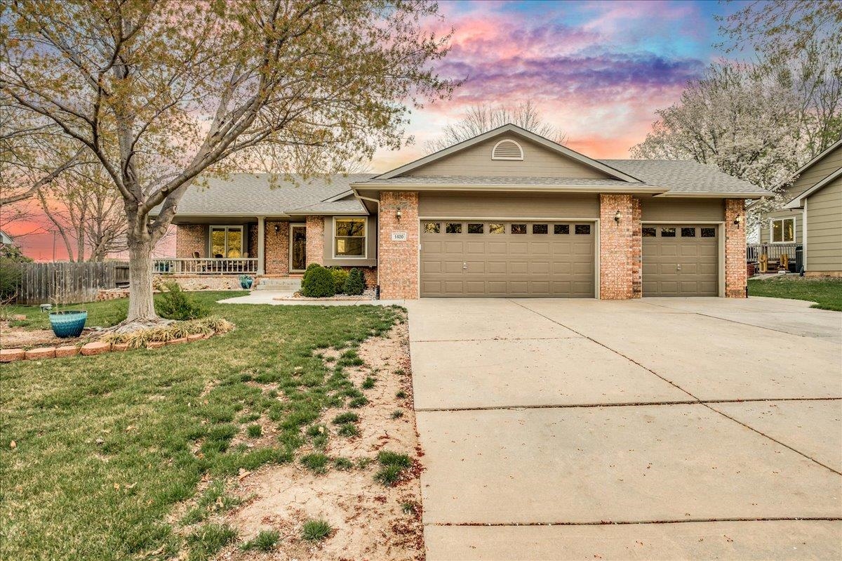 1420 N Broadmoor Property Photo