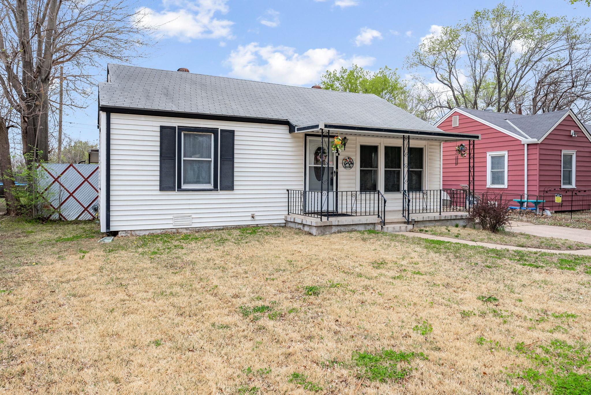 2027 S Greenwood Ave Property Photo