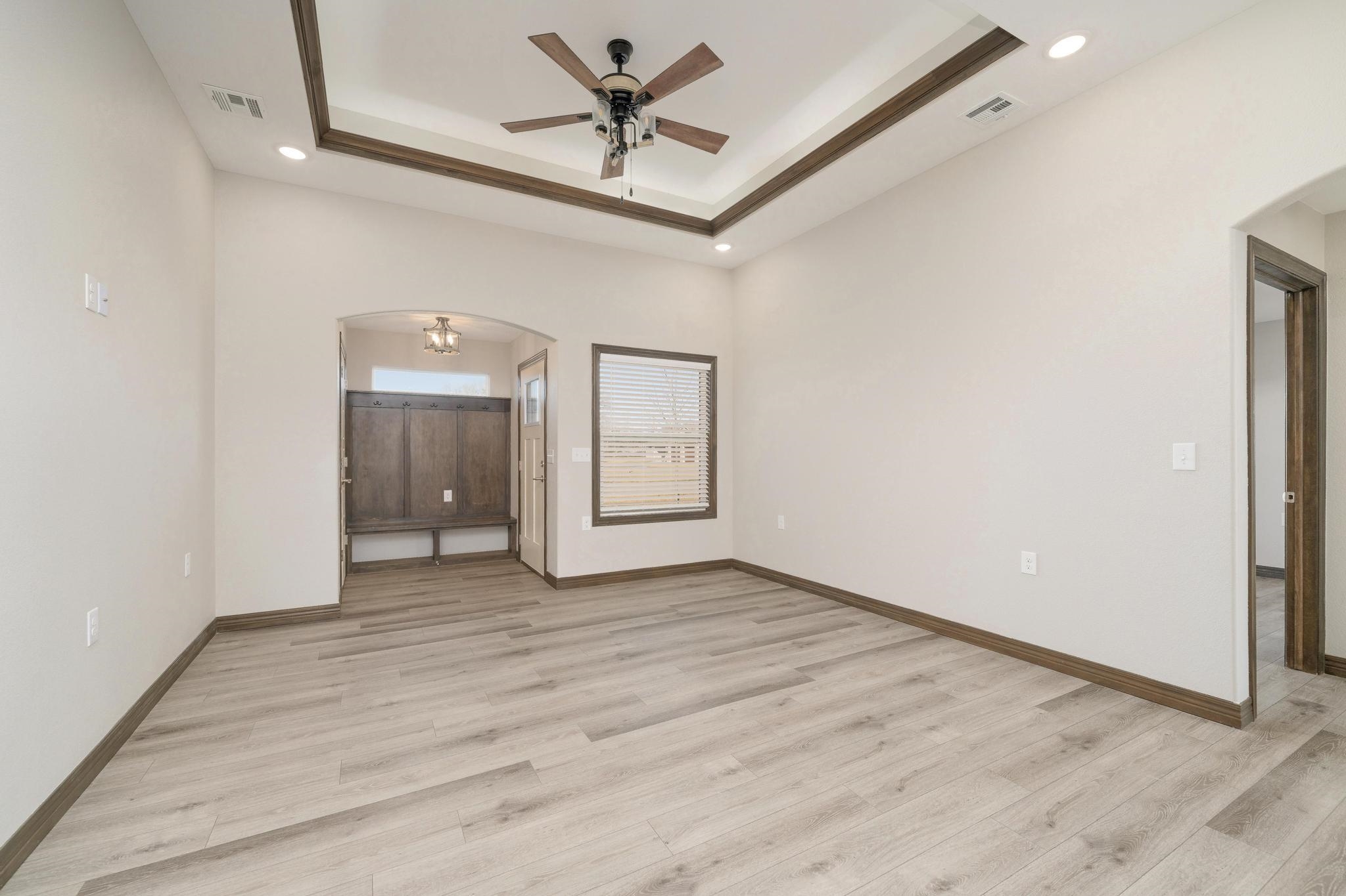 320 N Warren Property Photo 5