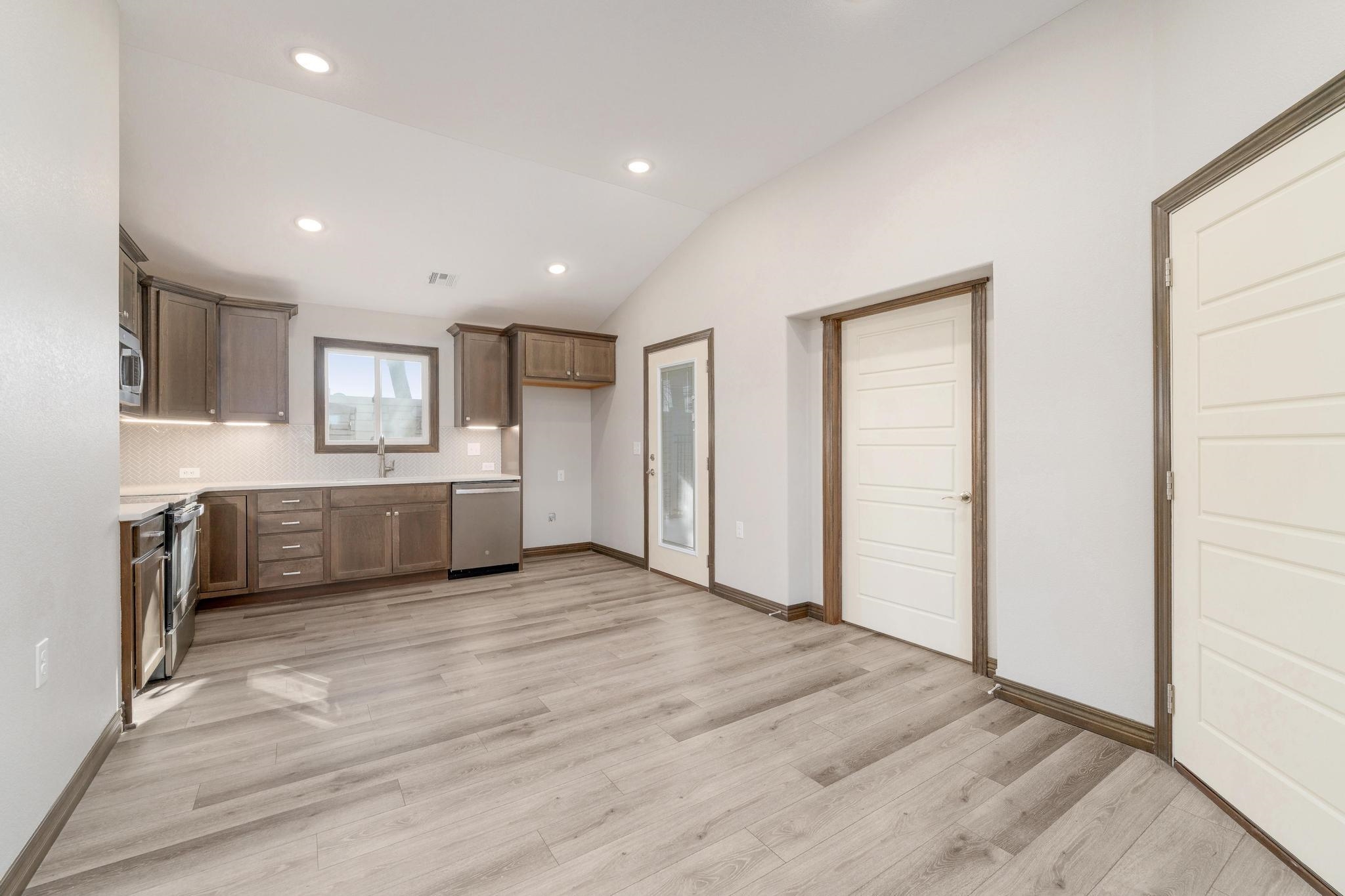 320 N Warren Property Photo 6