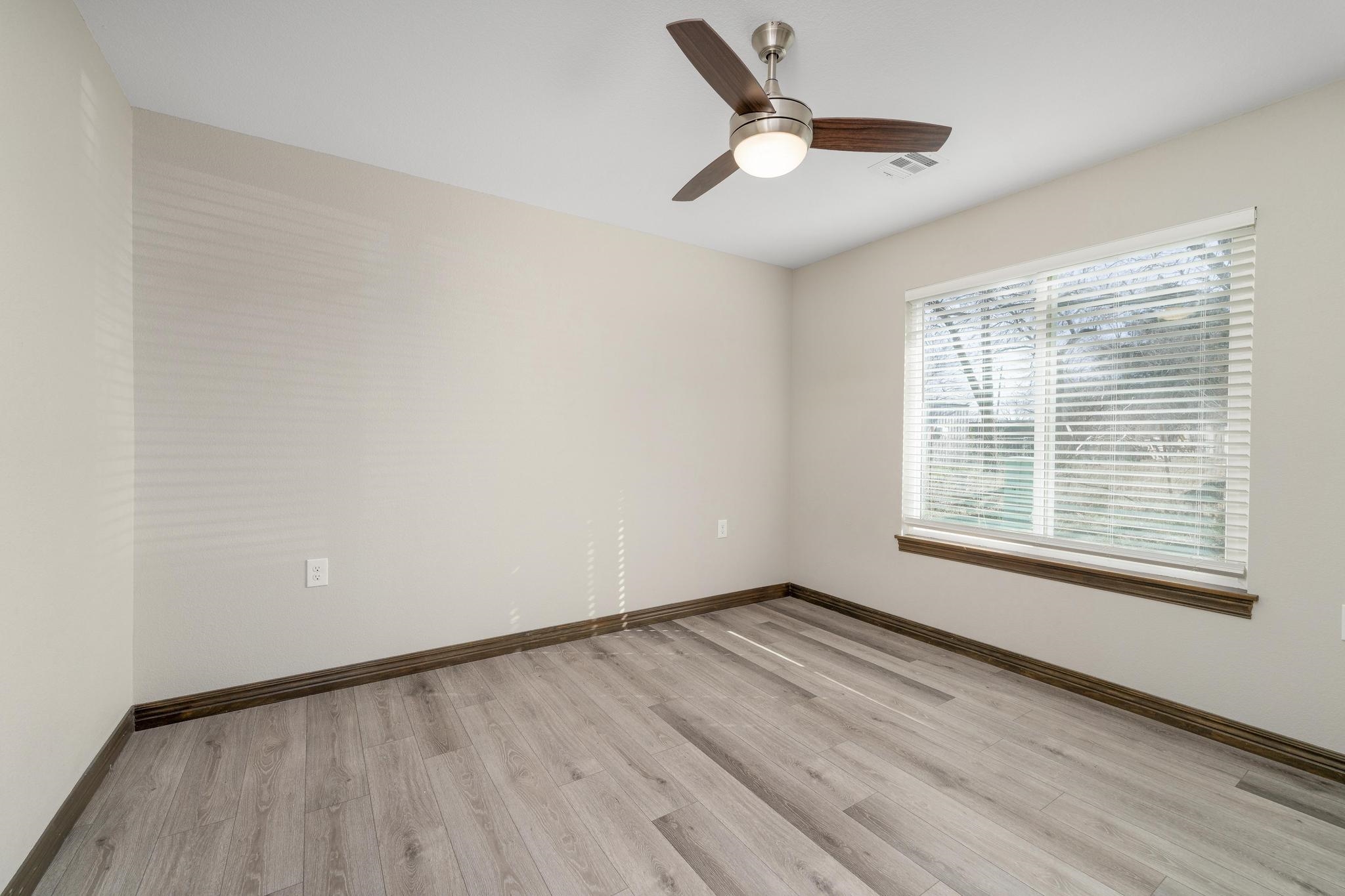 320 N Warren Property Photo 17