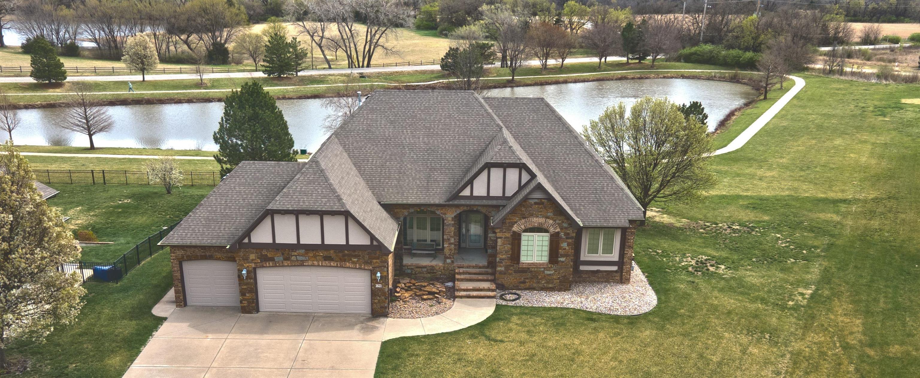 1631 E Bearhill Property Photo 1