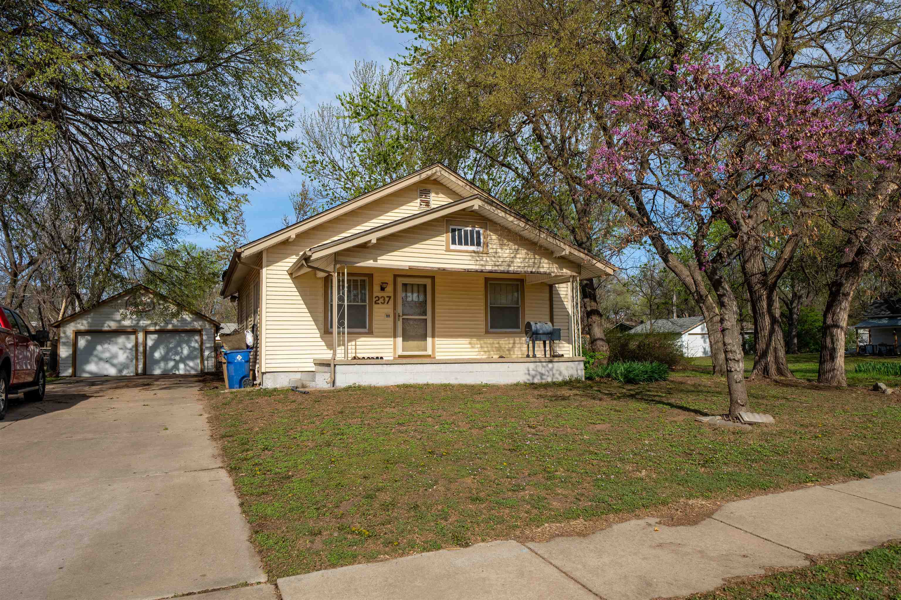 237 S 4th Ave Property Photo