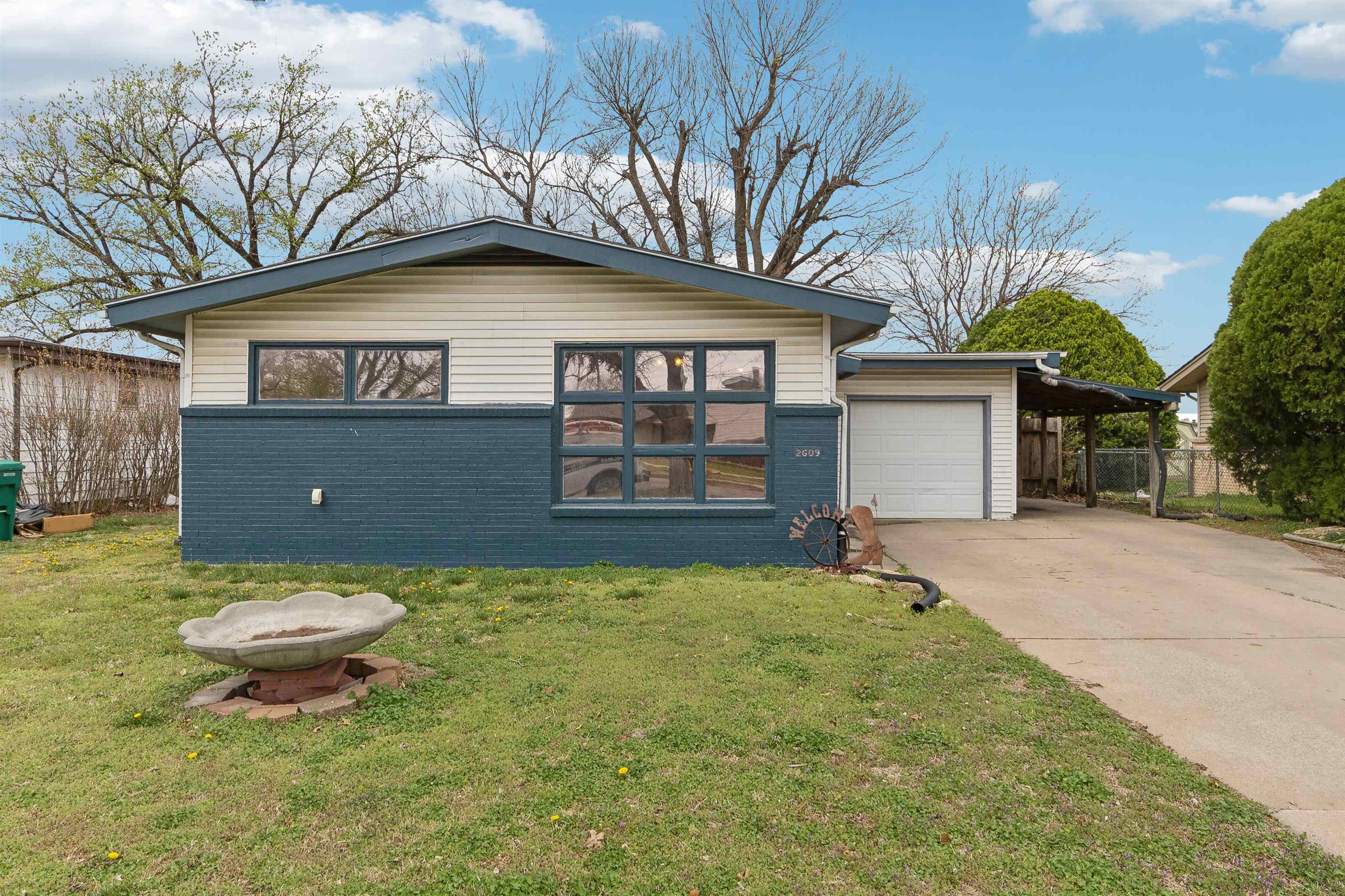 2609 S Fern Ave Property Photo