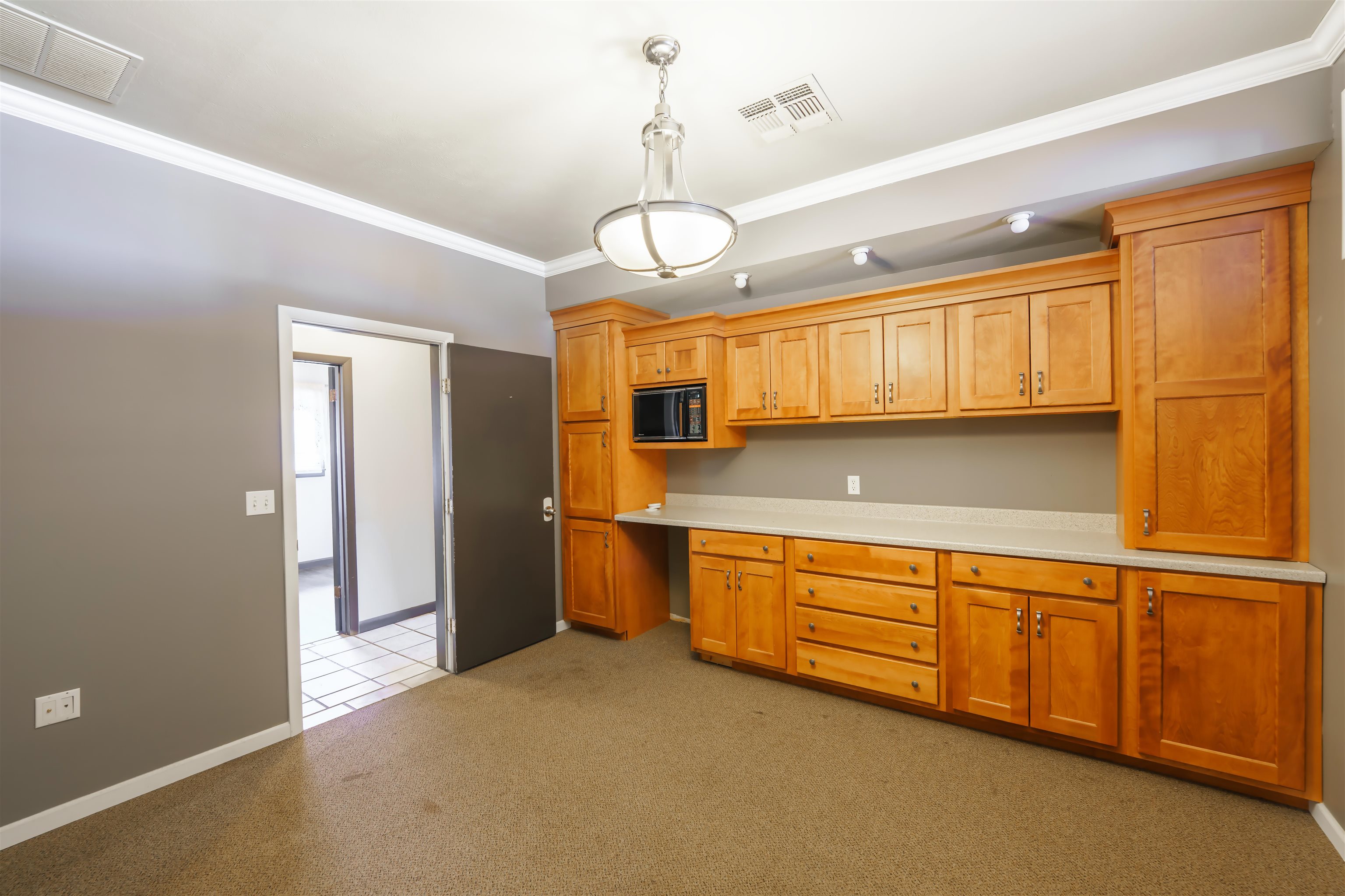 1005 W South St Property Photo 10