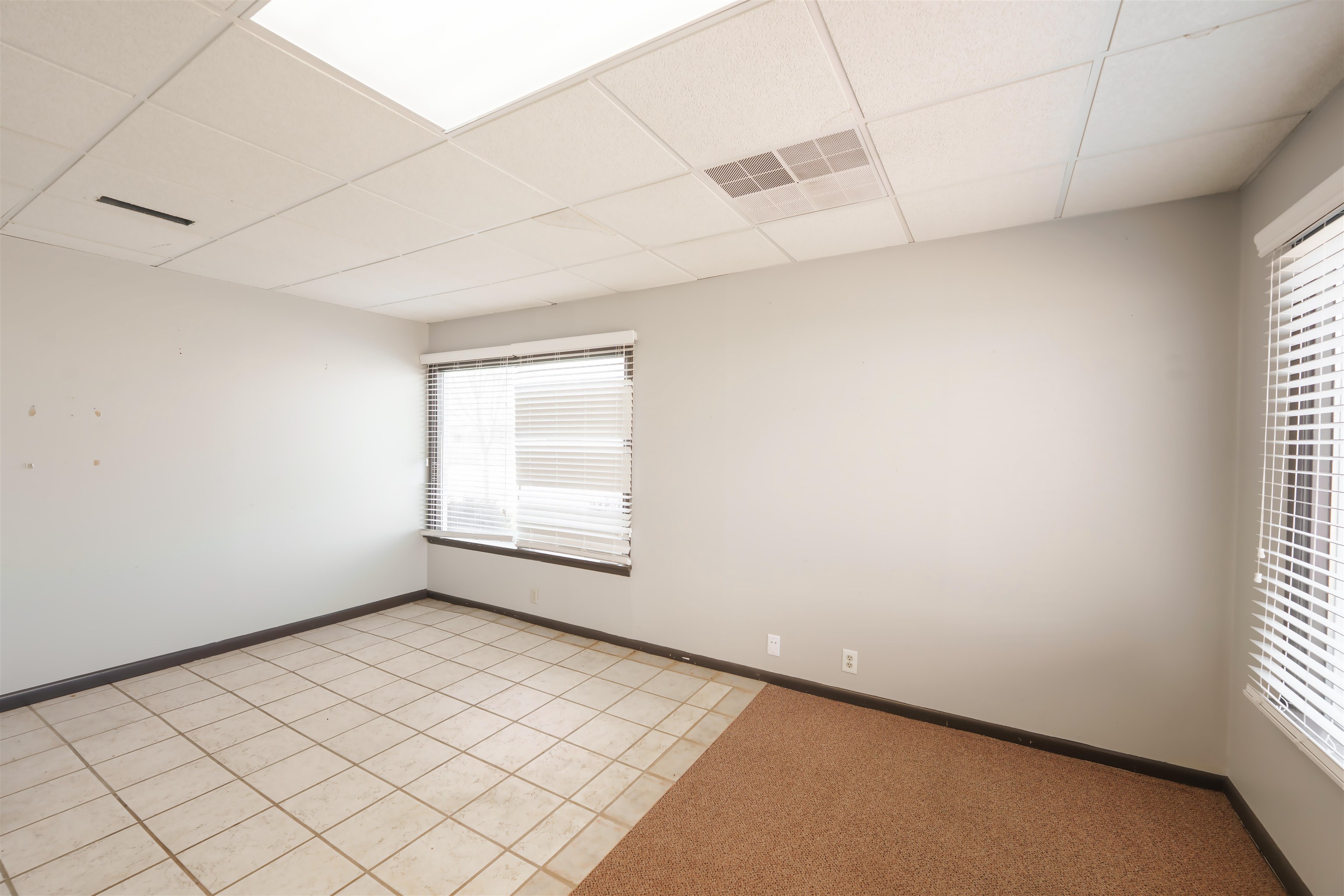 1005 W South St Property Photo 22