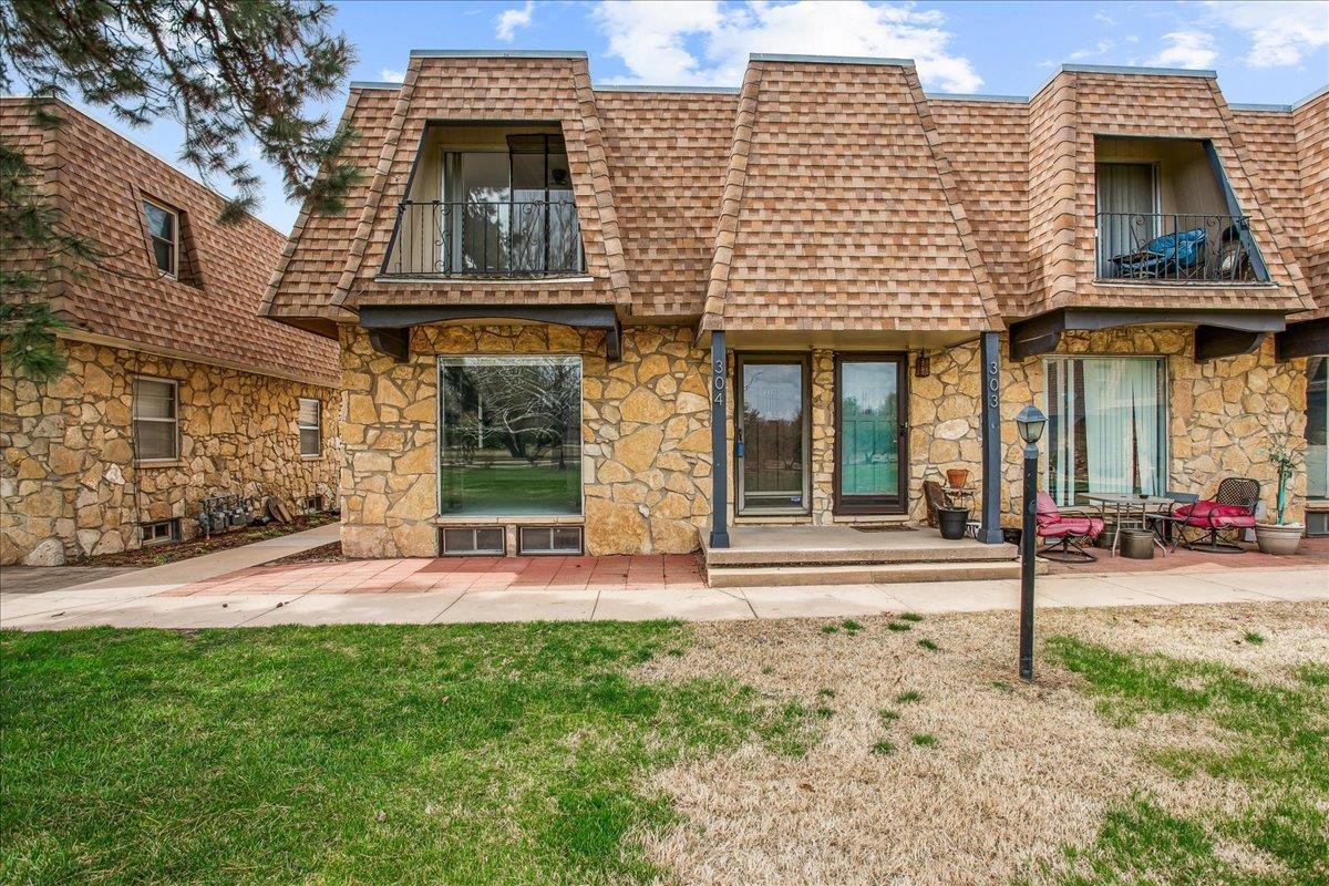 1035 N Mclean Property Photo