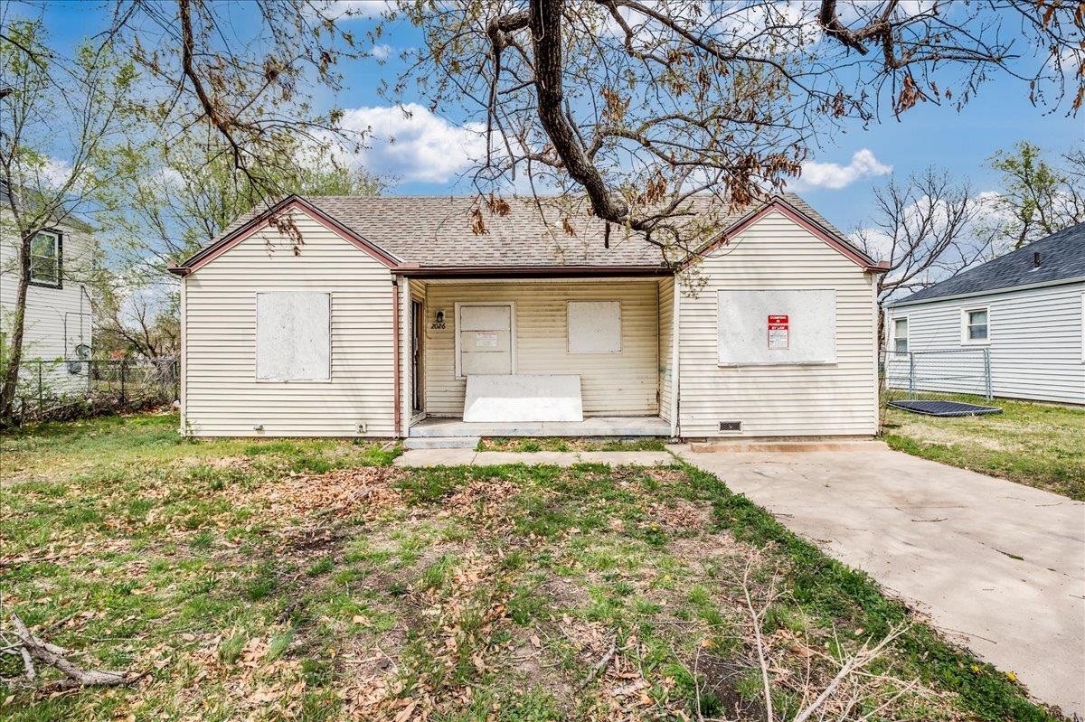 2026 E Mossman Ave Property Photo
