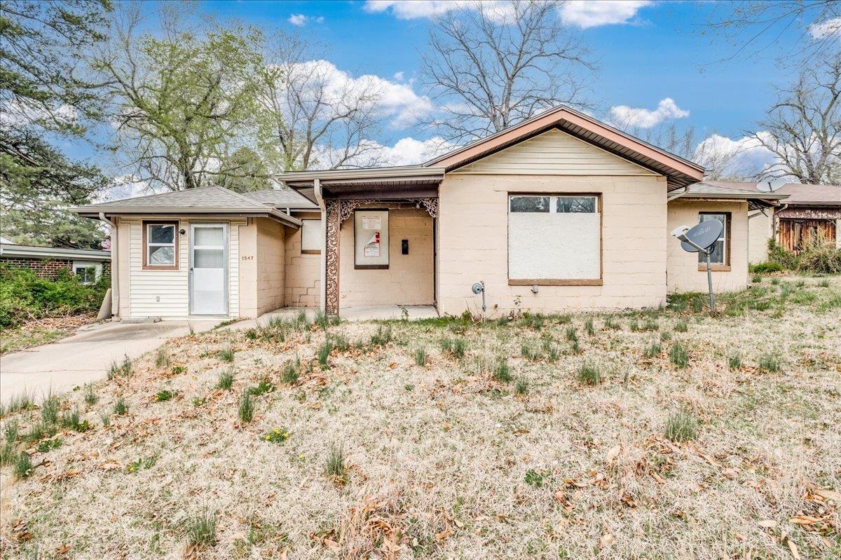 1547 N Gentry Dr Property Photo