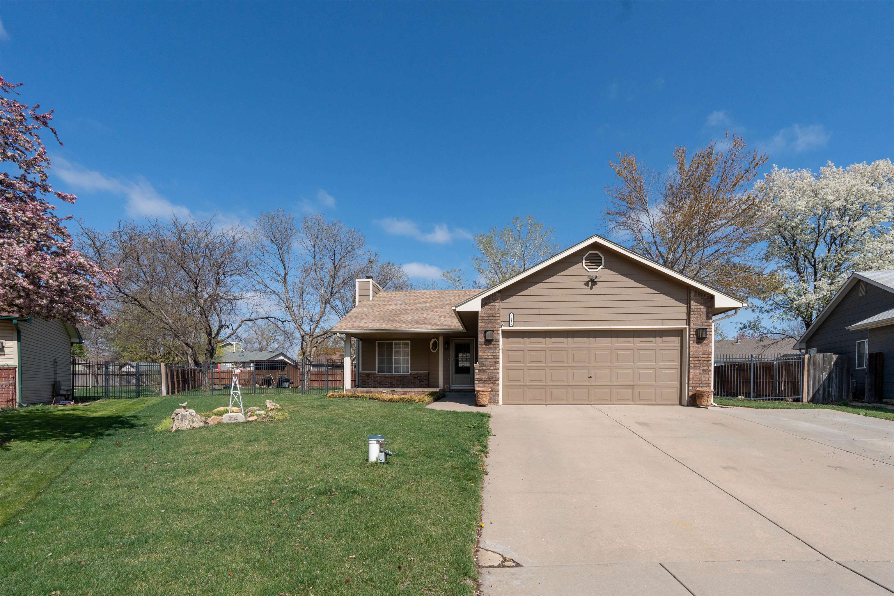 8410 W Aberdeen Cir Property Photo