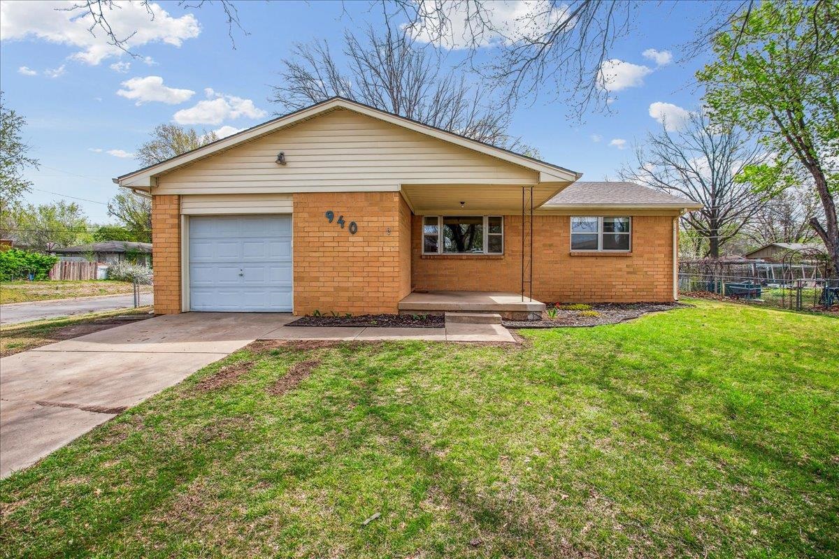 940 N Robin Rd Property Photo