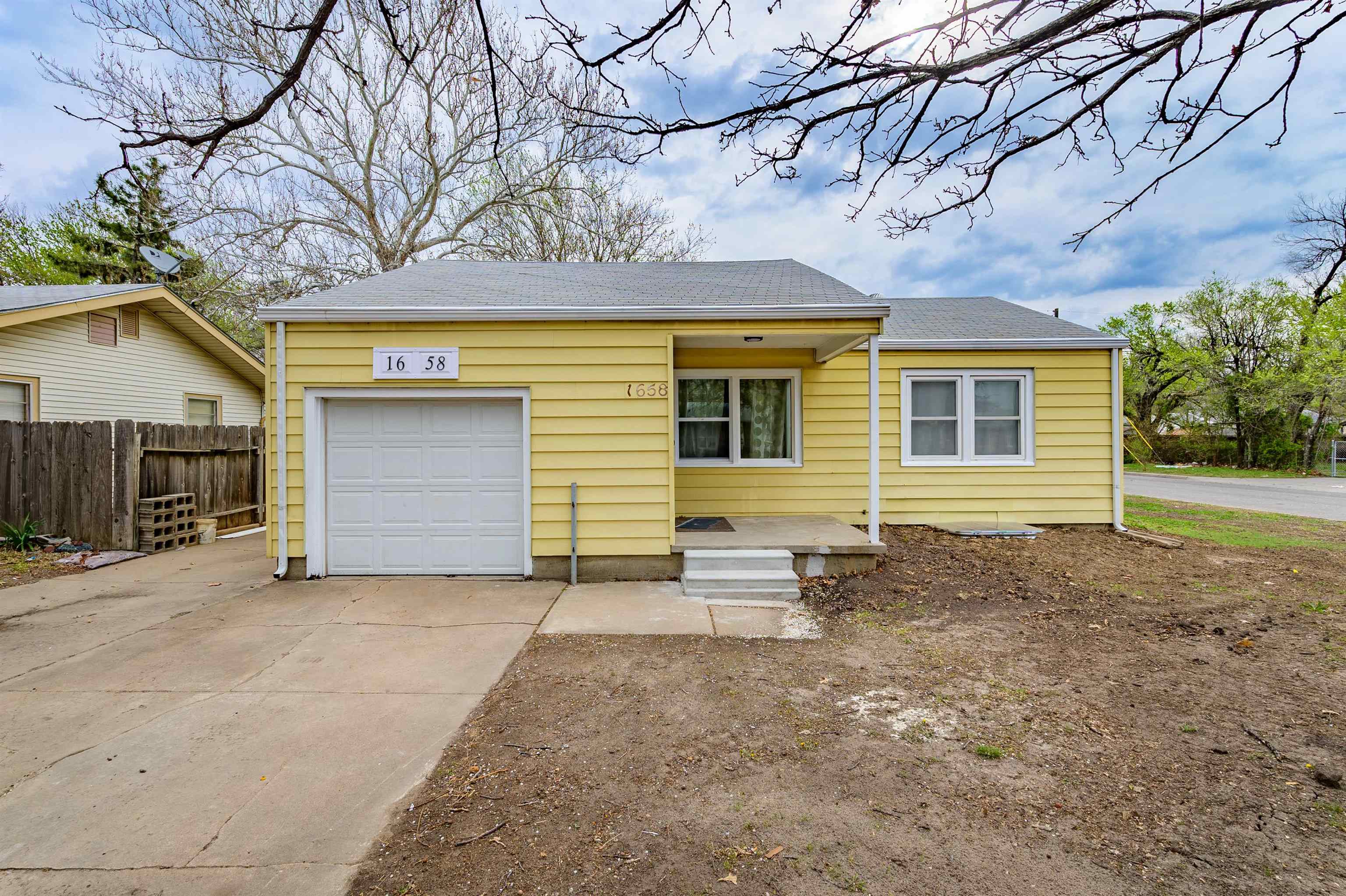 1658 S Edgemoor St Property Photo