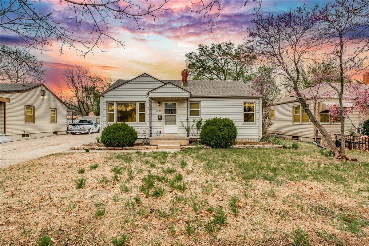 2232 S Ellis St Property Photo