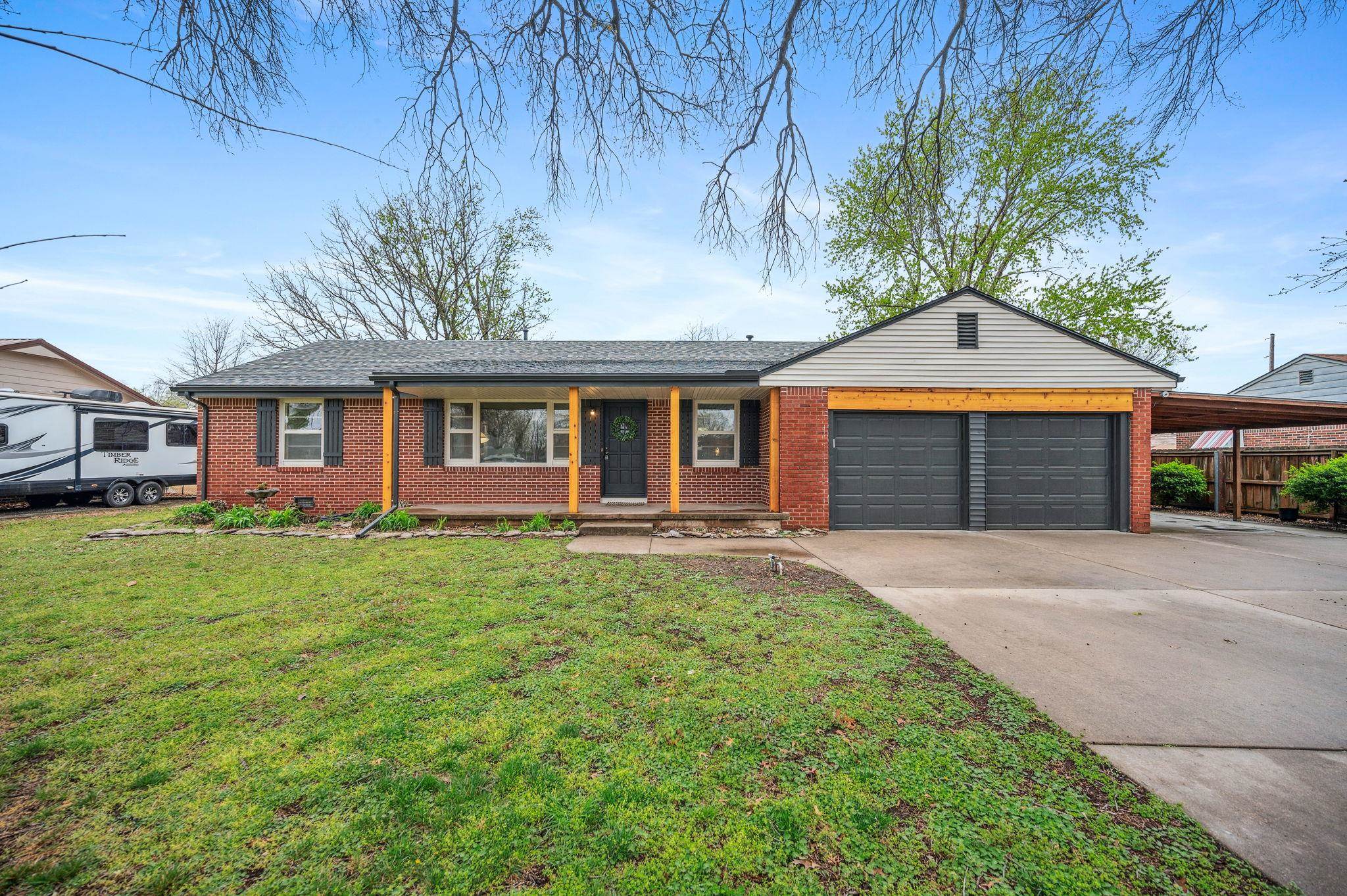 2749 N Clarence Ave Property Photo