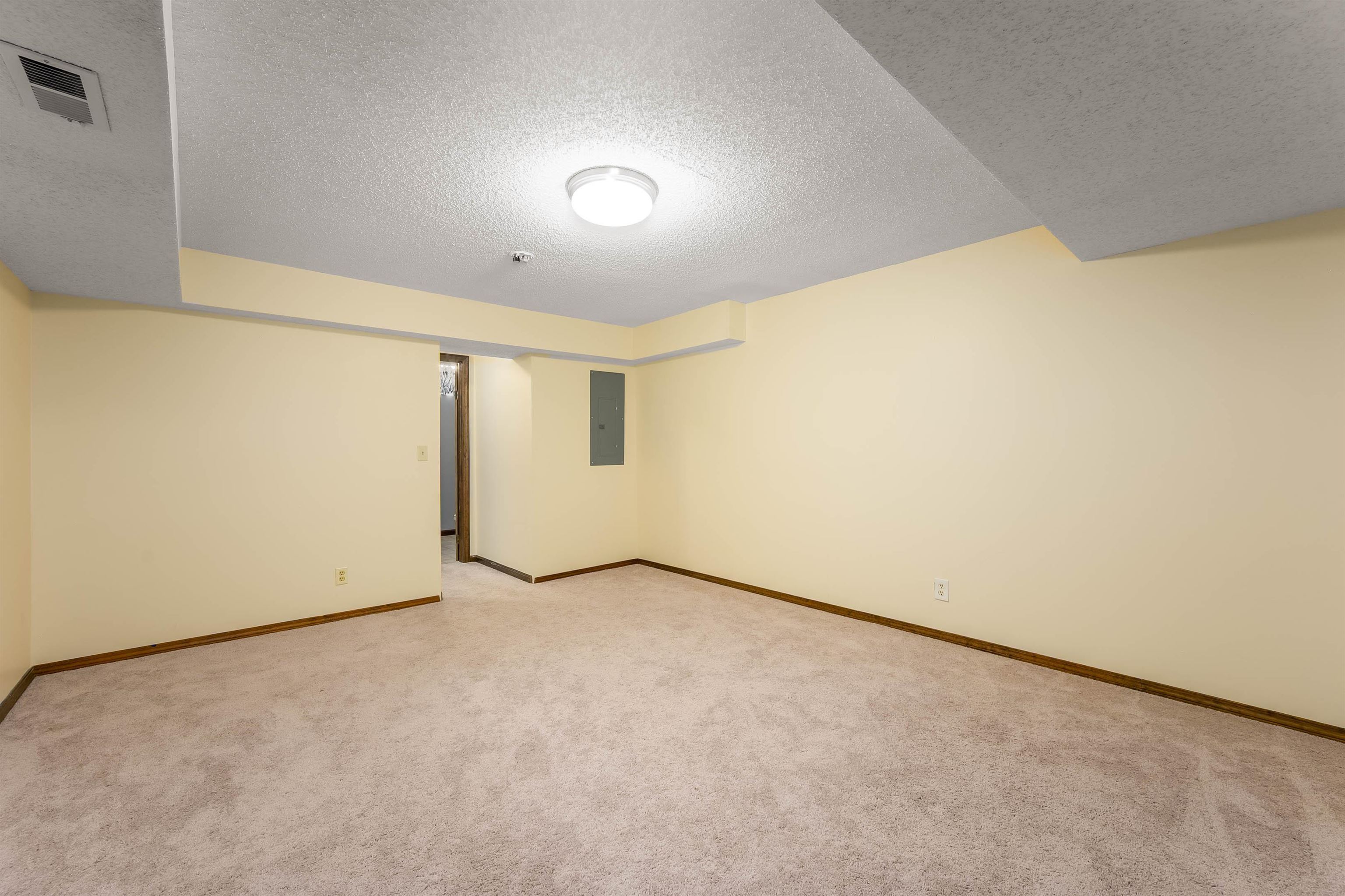 1504 N Amarado St Property Photo 18