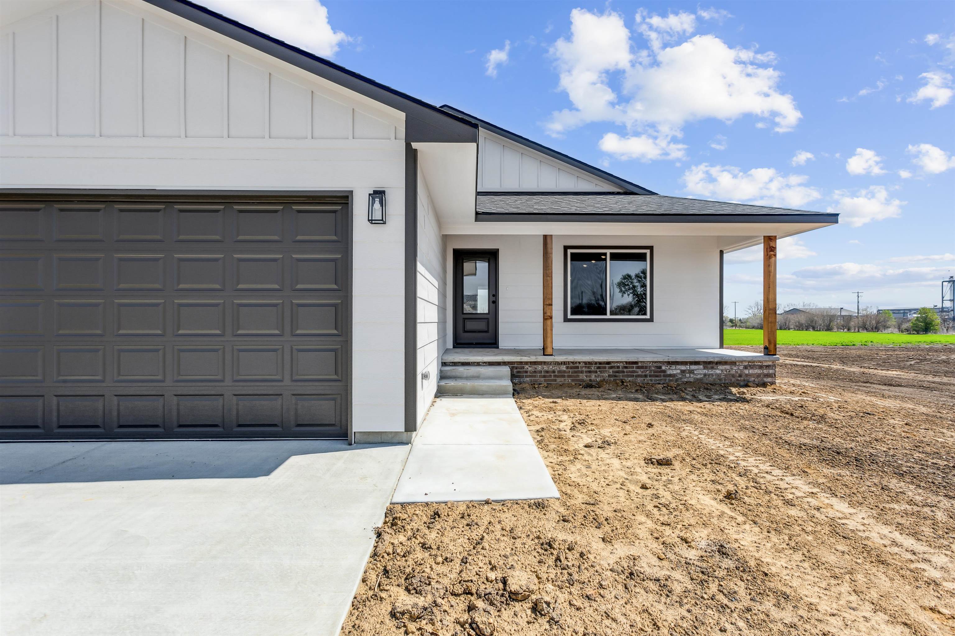 302 S Commercial Property Photo 1