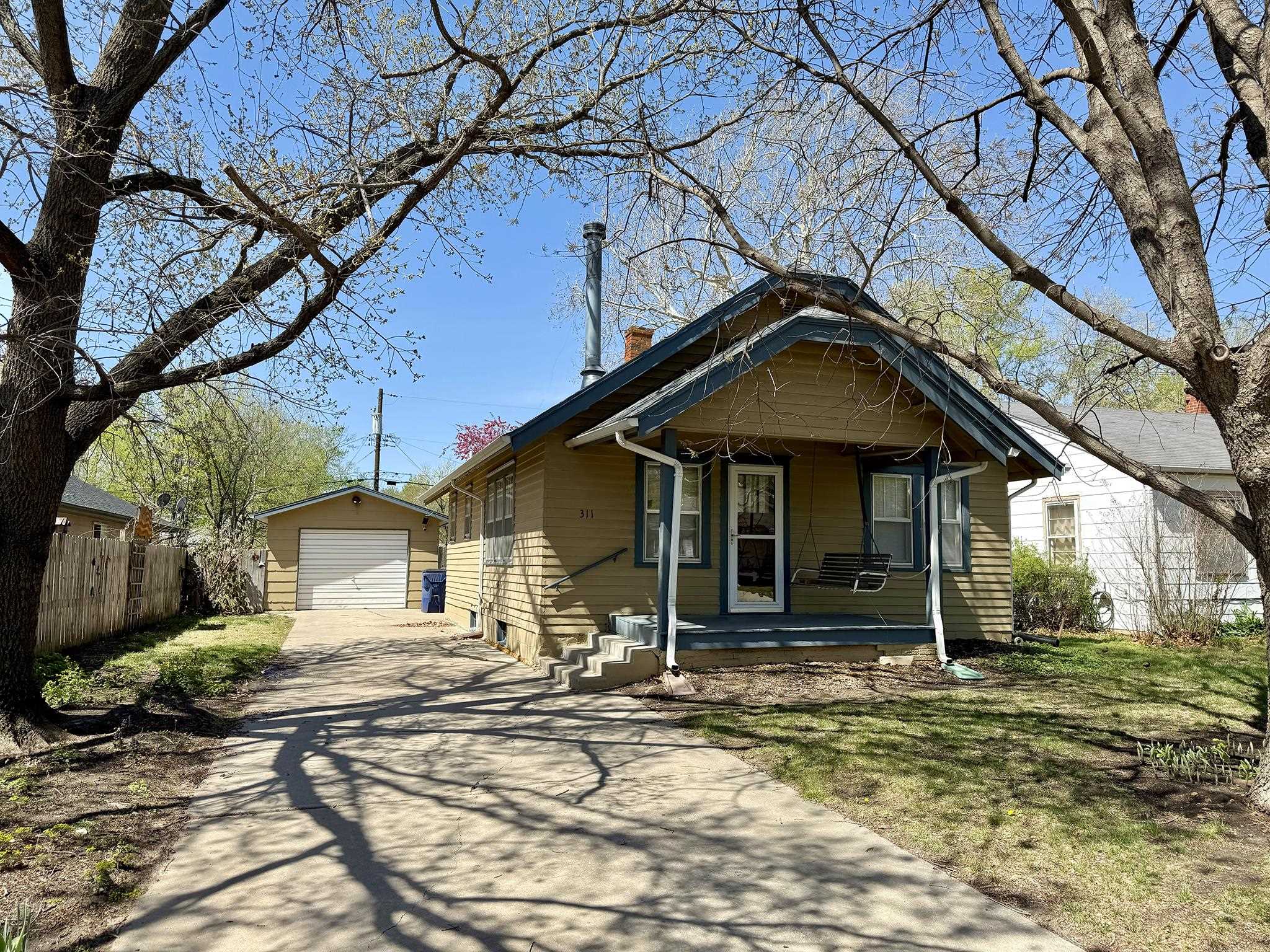 311 N Edwards Ave Property Photo 1