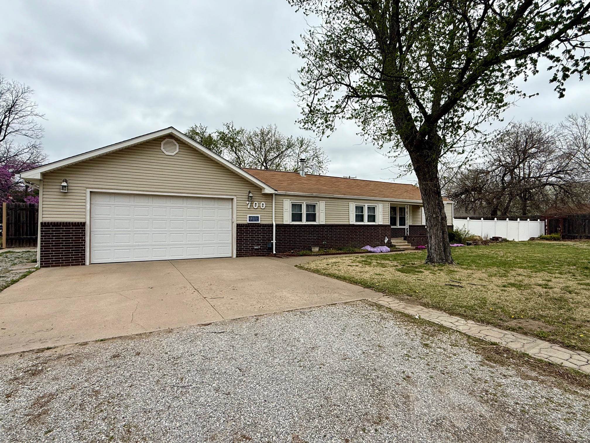 700 W Meikle Property Photo