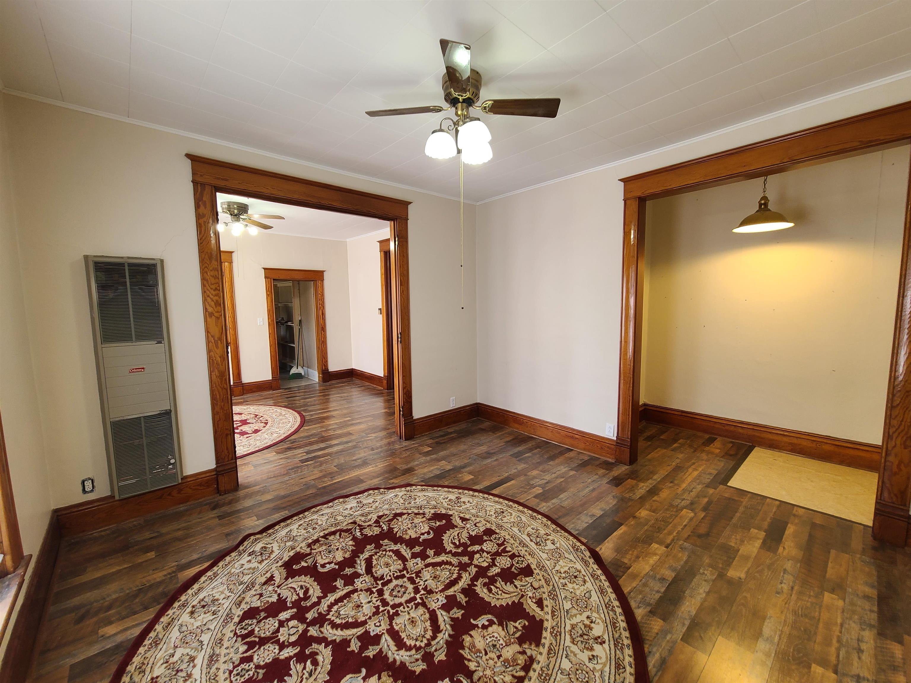 109 N Walton St Property Photo 3