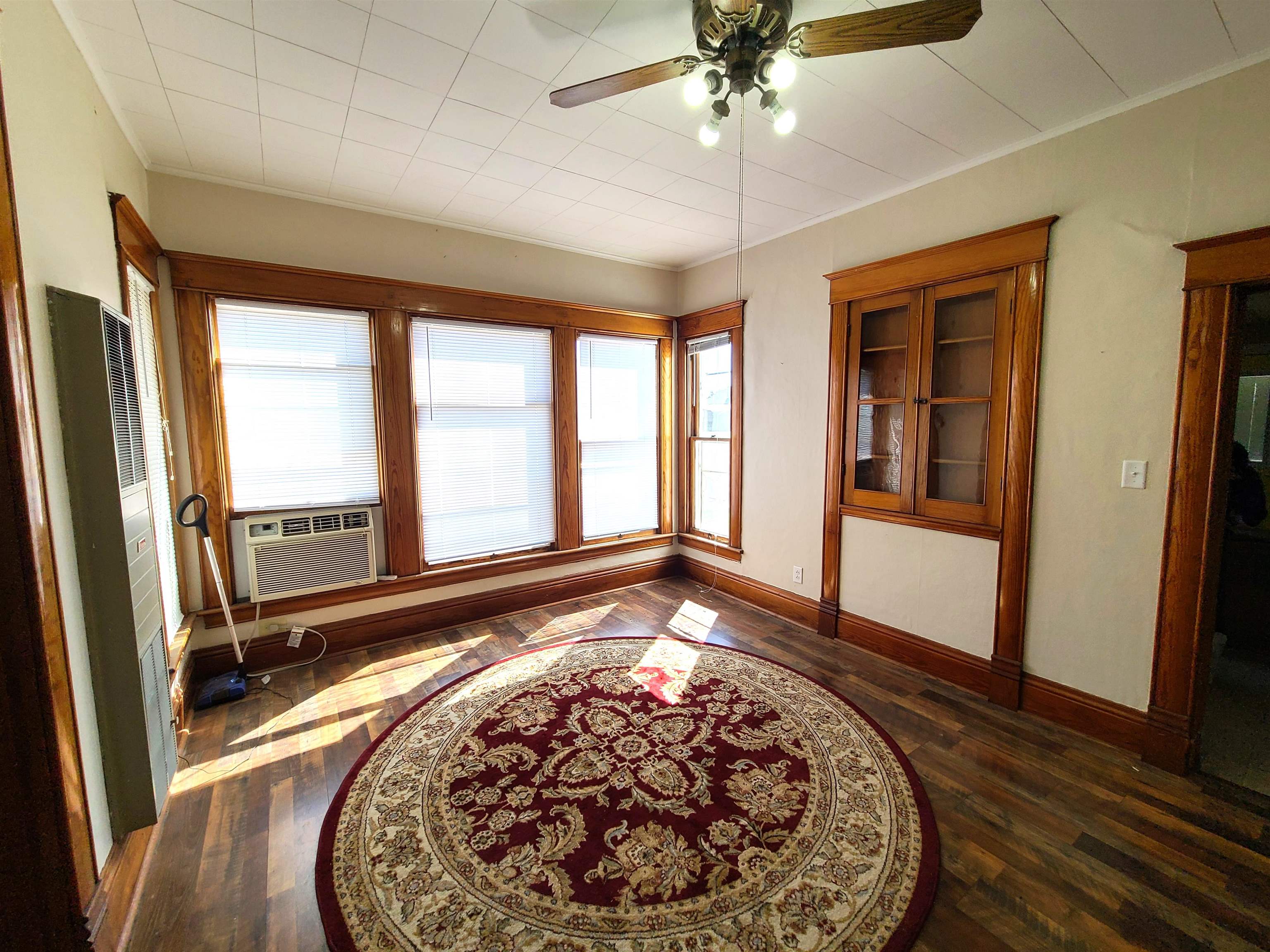 109 N Walton St Property Photo 4