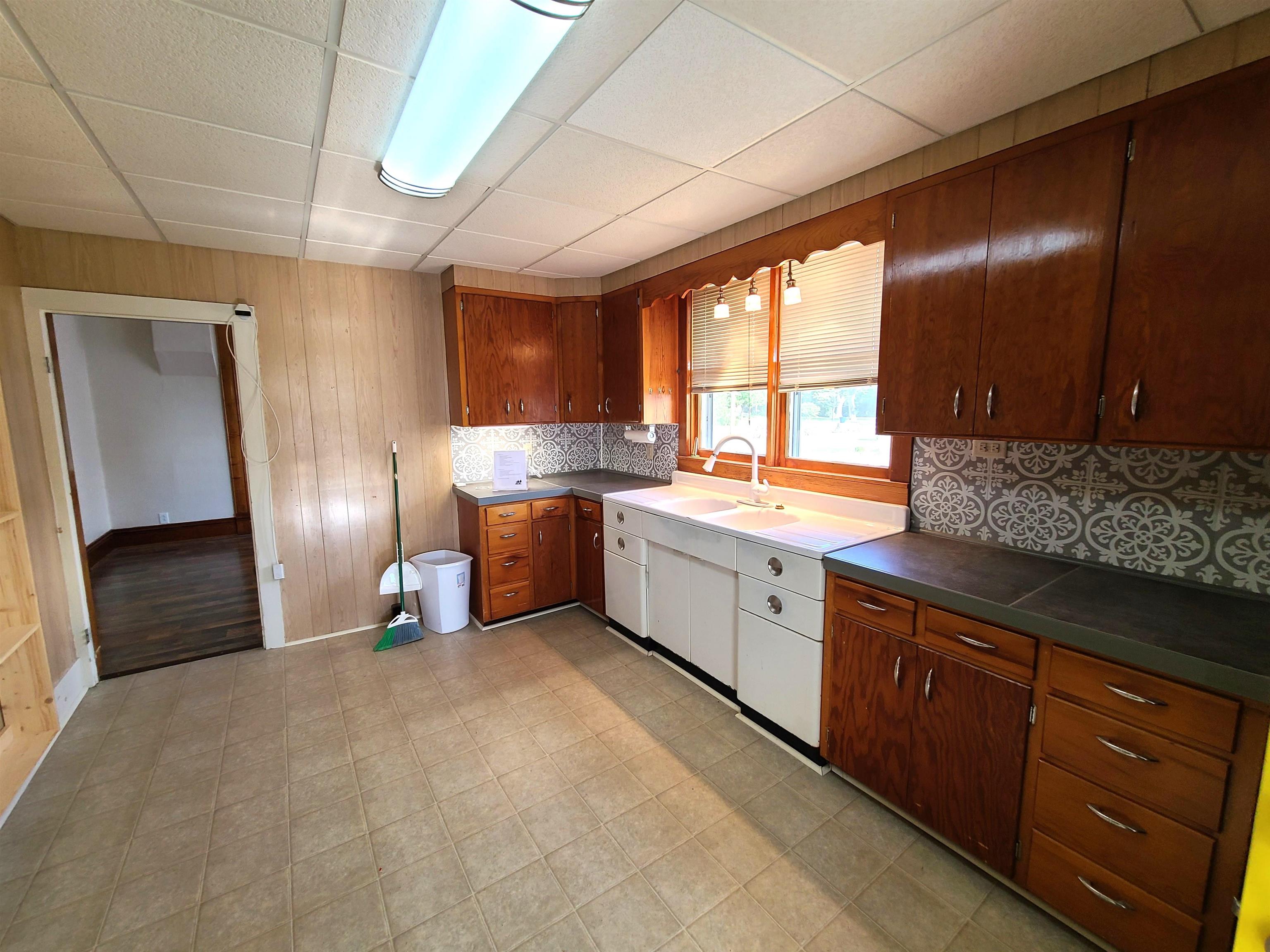 109 N Walton St Property Photo 8