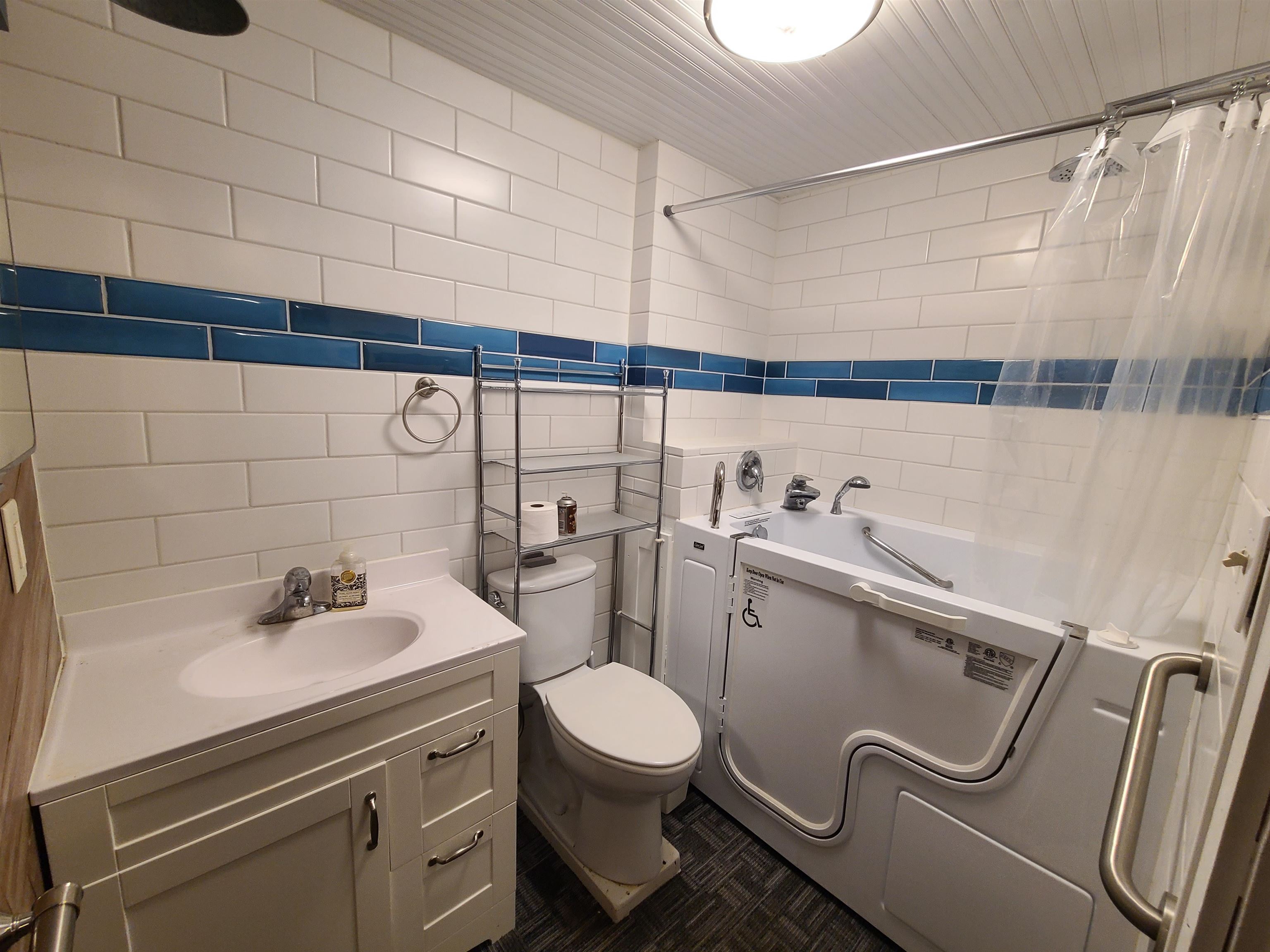 109 N Walton St Property Photo 14