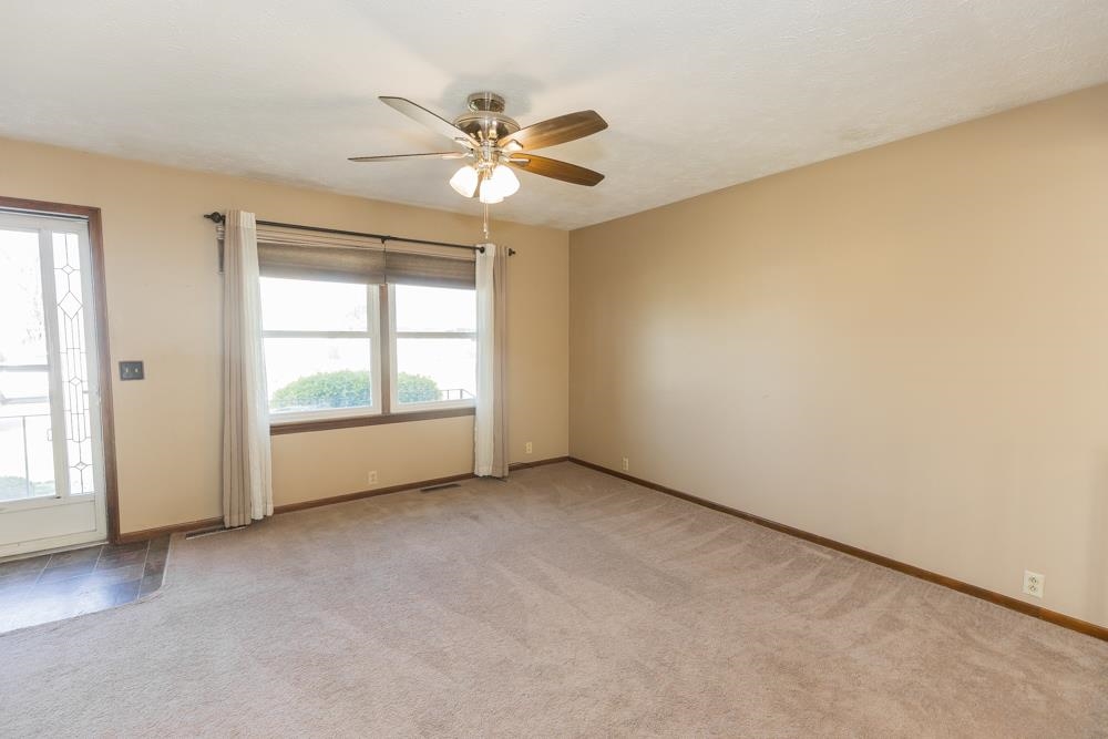 2219 Shalimar Dr Property Photo 4