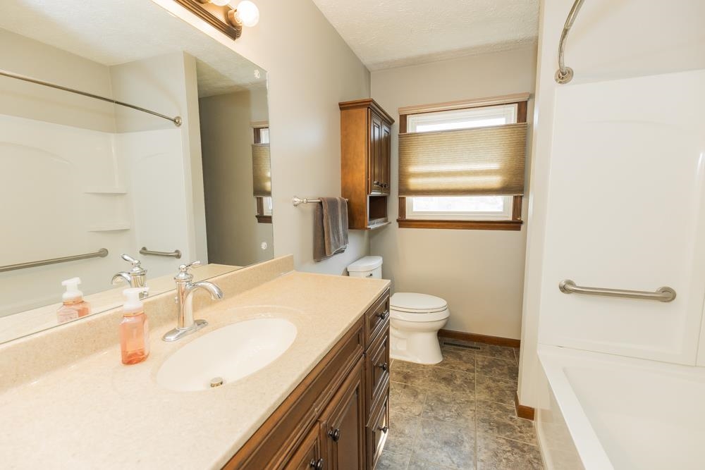 2219 Shalimar Dr Property Photo 9