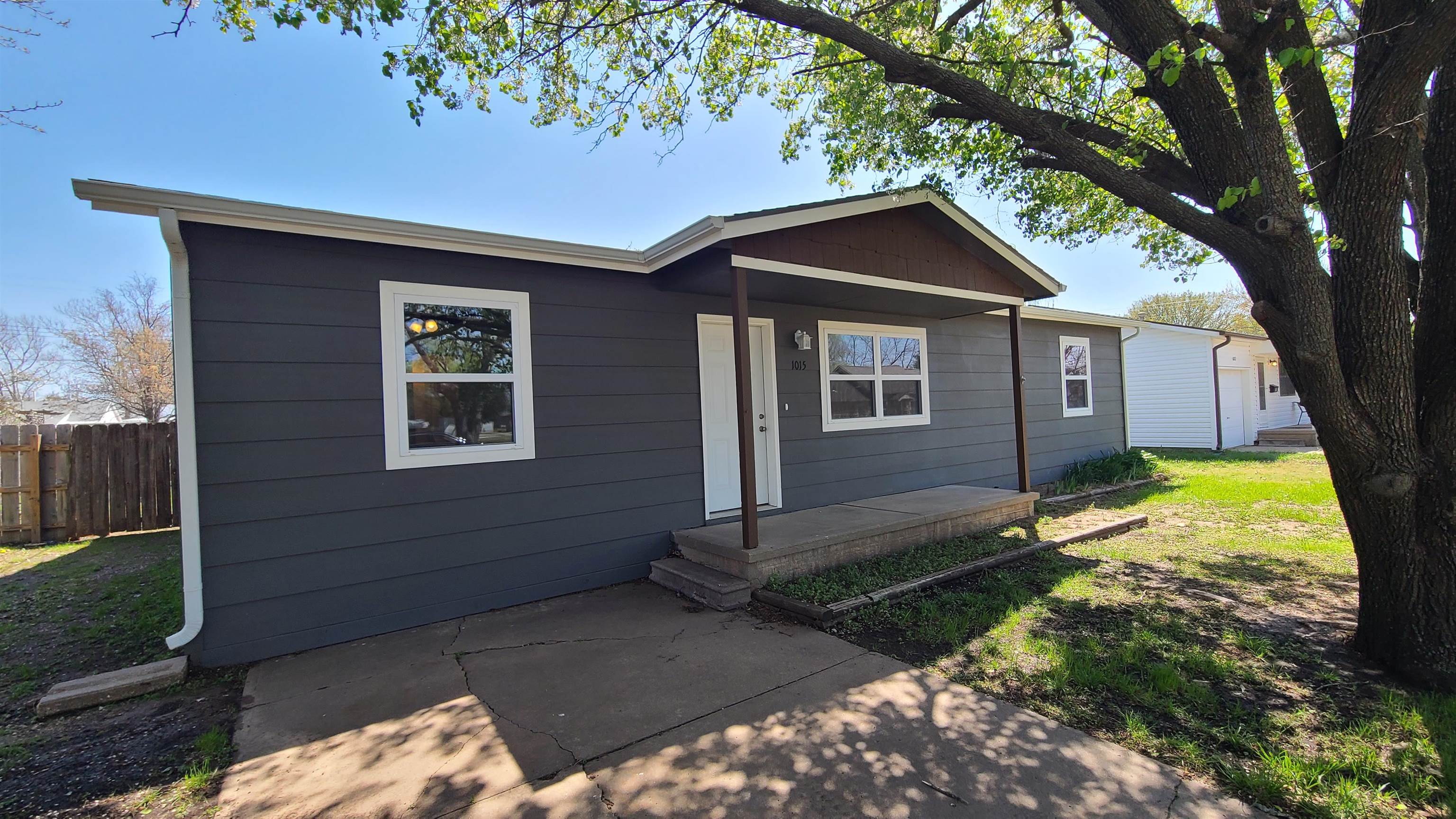 1015 N Park St Property Photo