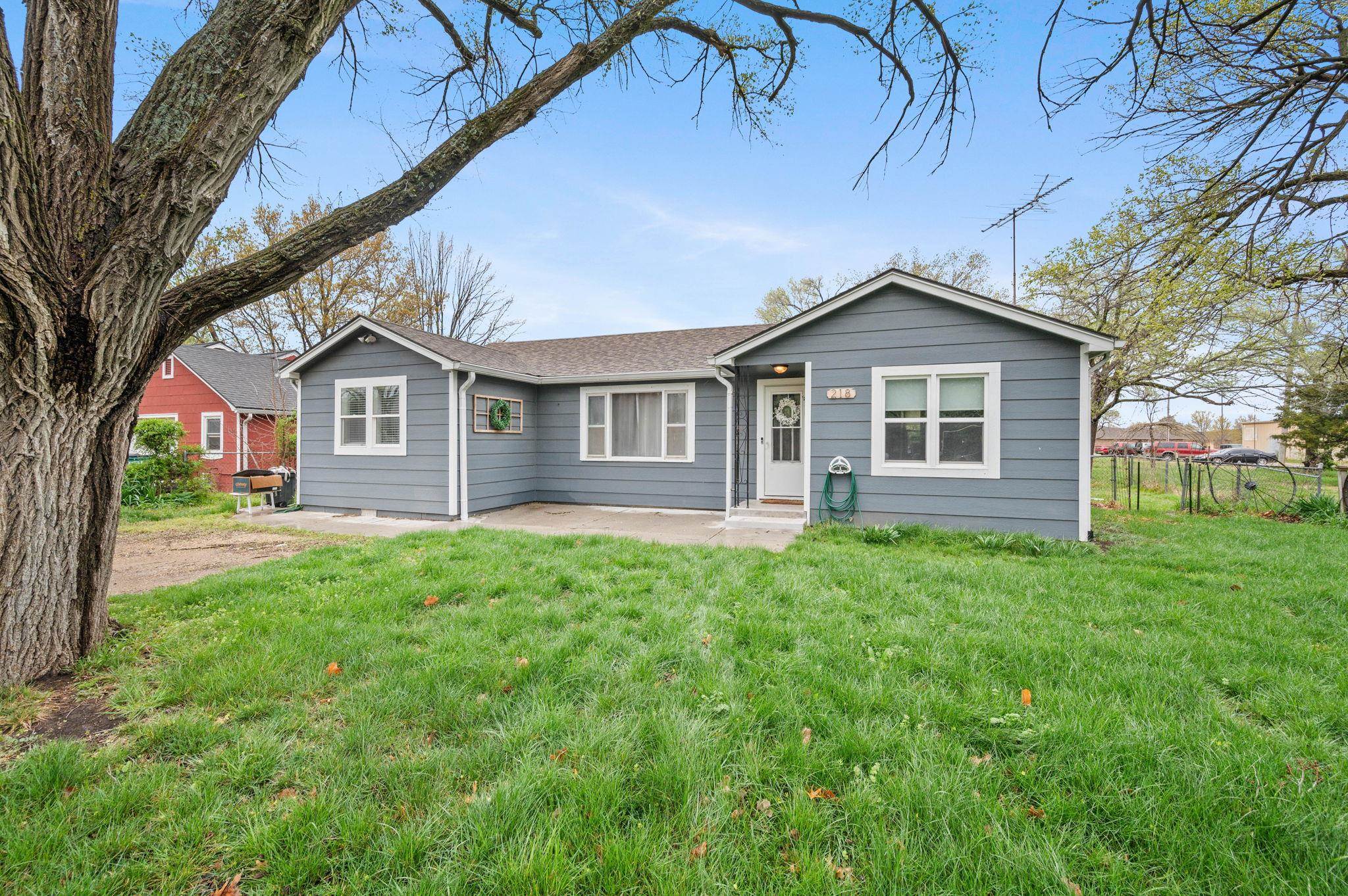 218 E Showalter Property Photo