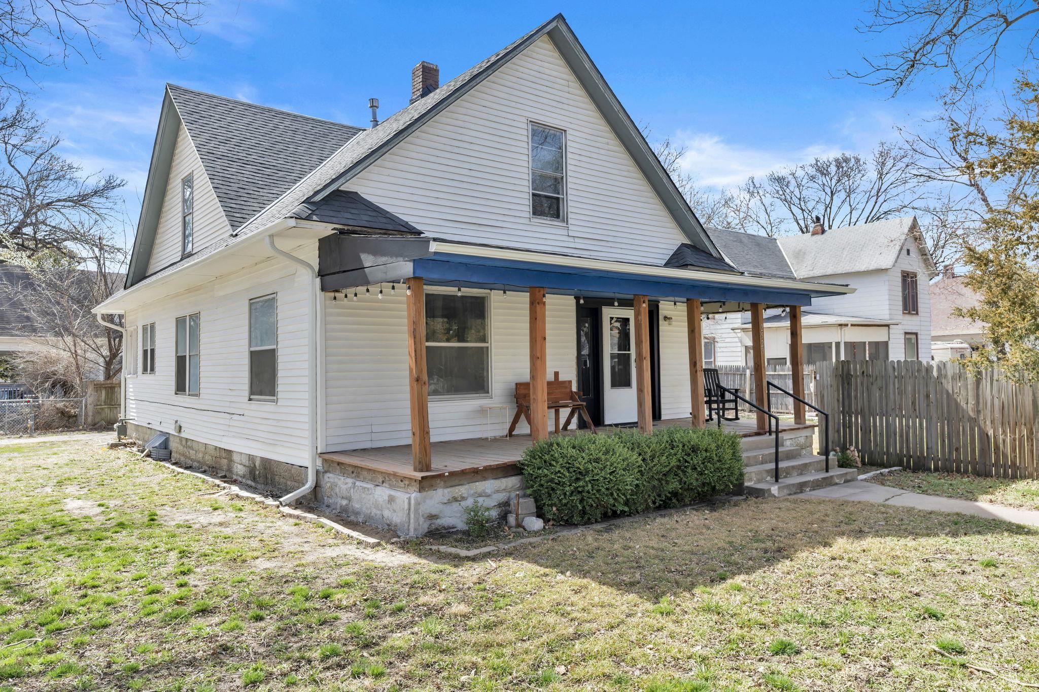 2529 E 2nd St N Property Photo