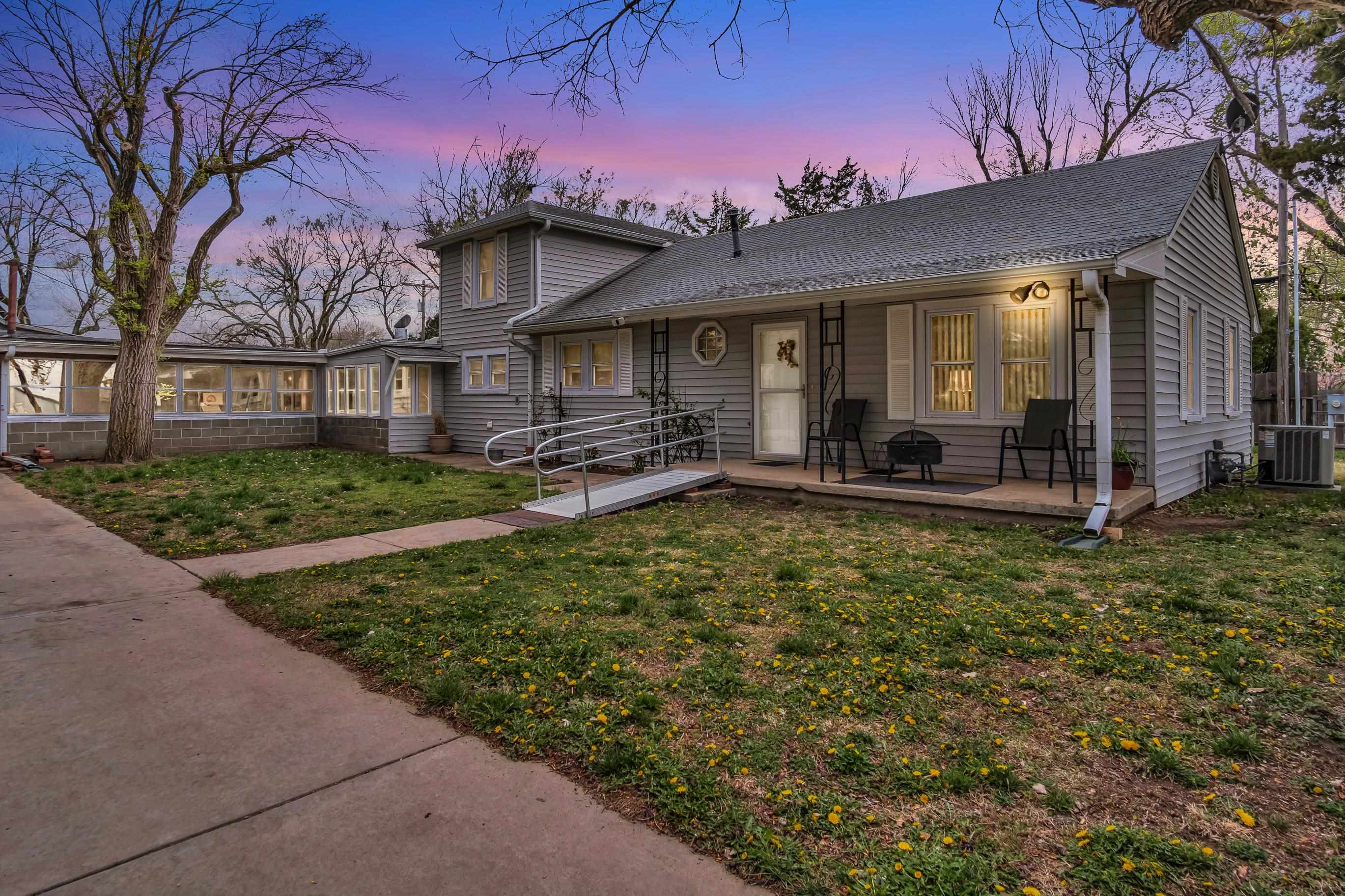 1202 S Walnut Property Photo