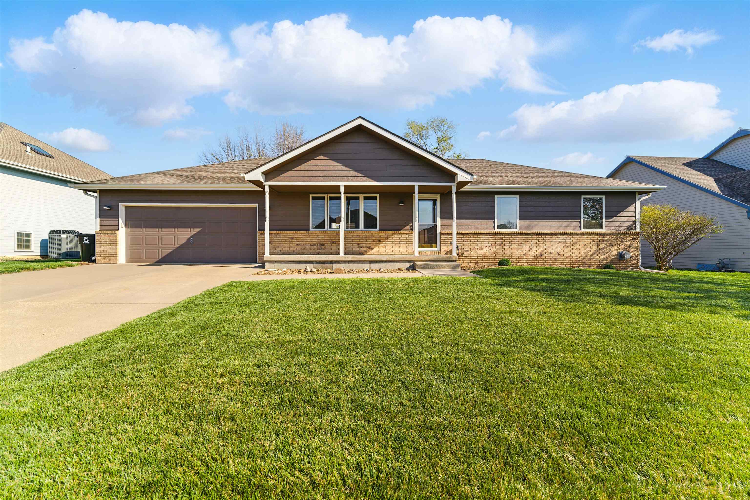 2121 Pheasant Ln Property Photo 1
