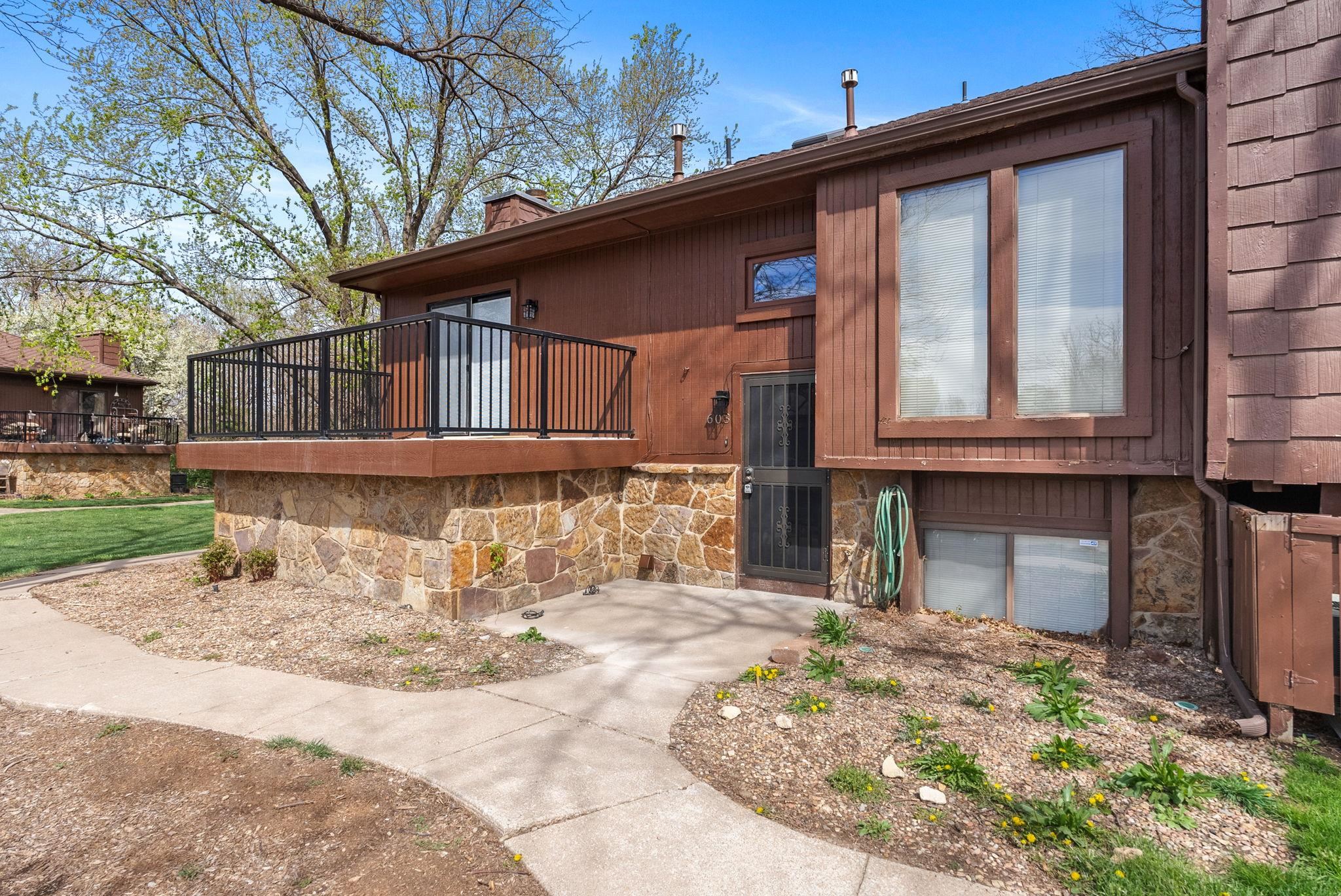 2421 S Yellowstone Property Photo