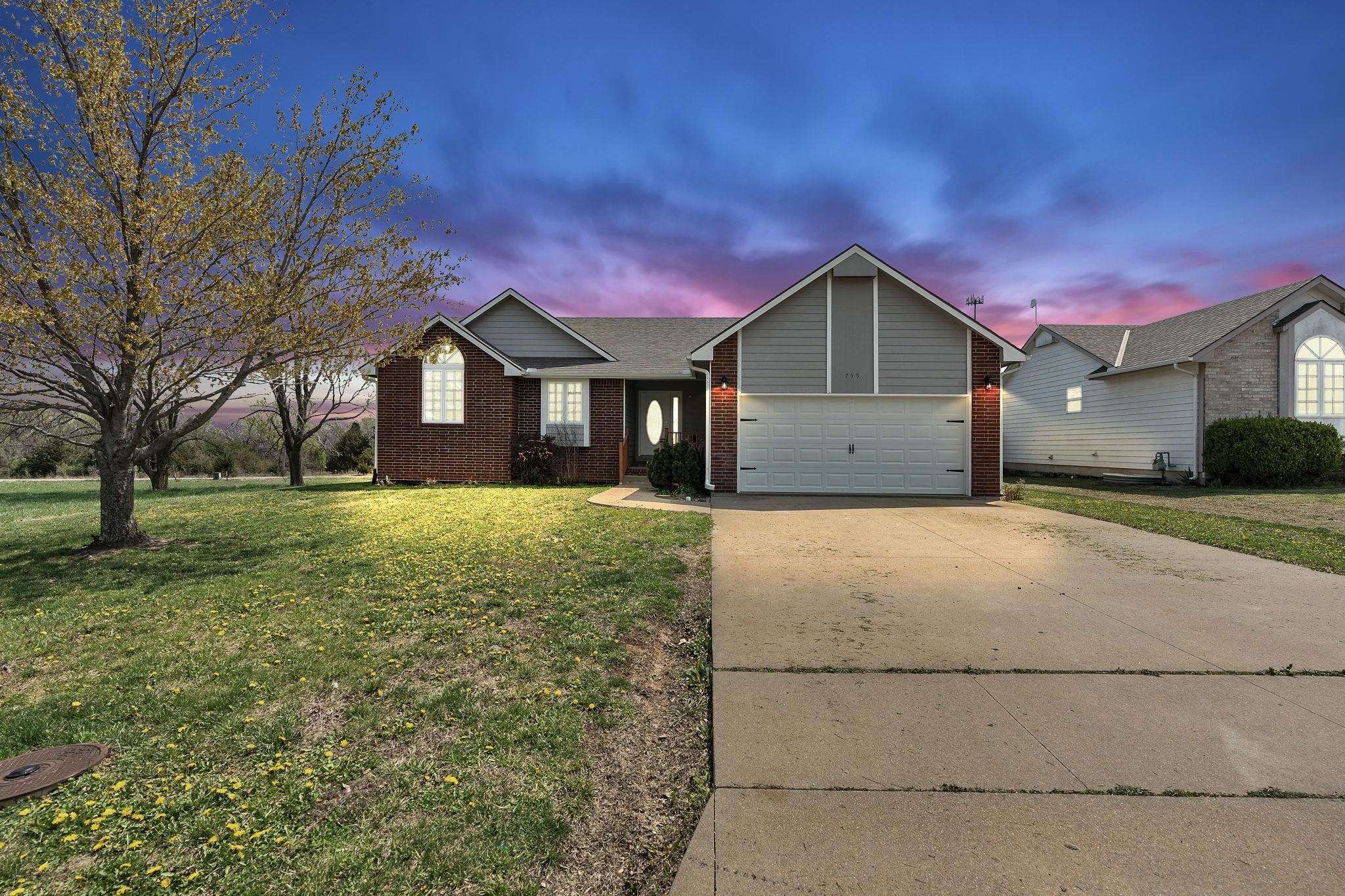 755 Santa Fe Ave Property Photo