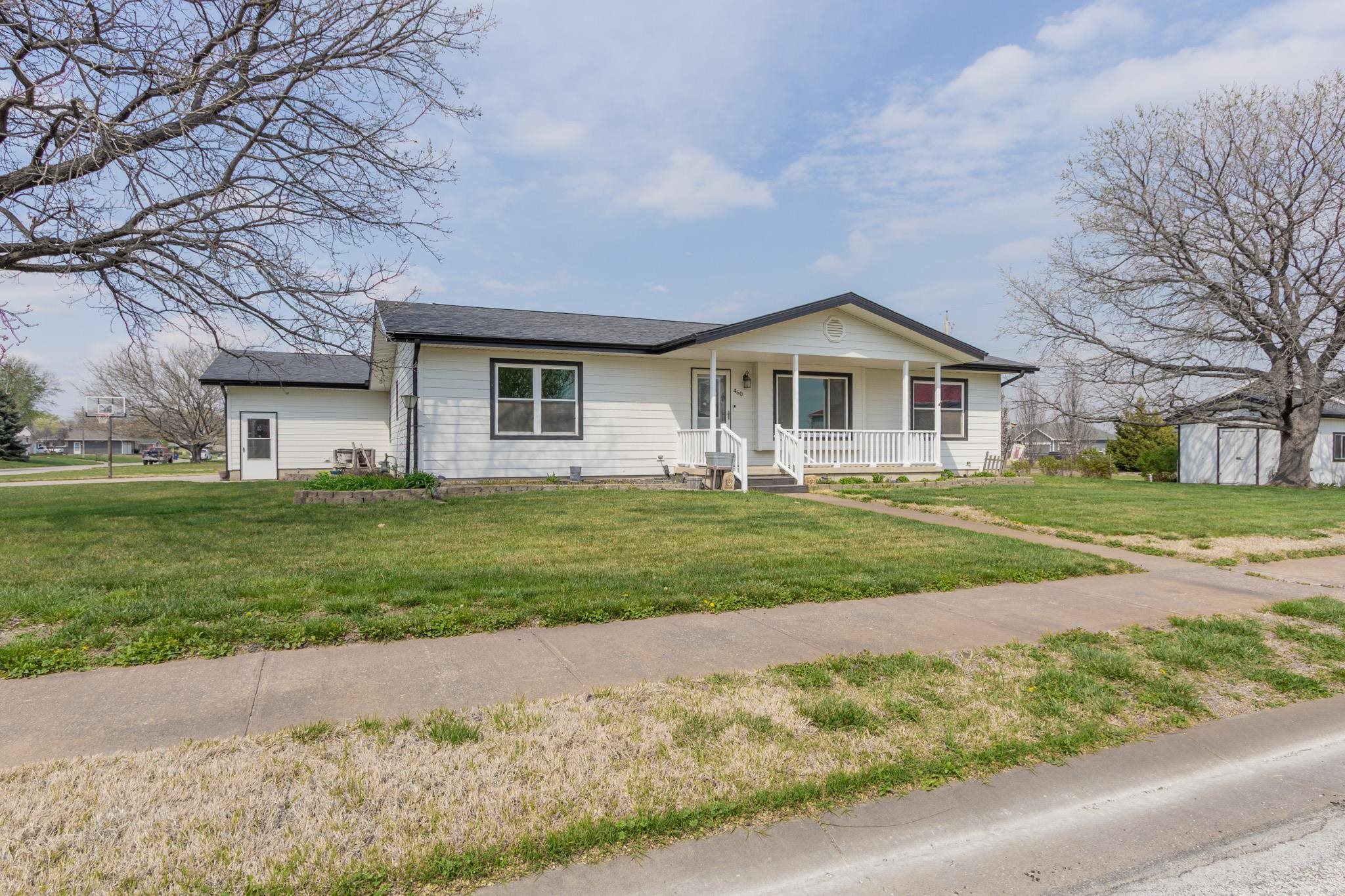 460 E Kansas St Property Photo