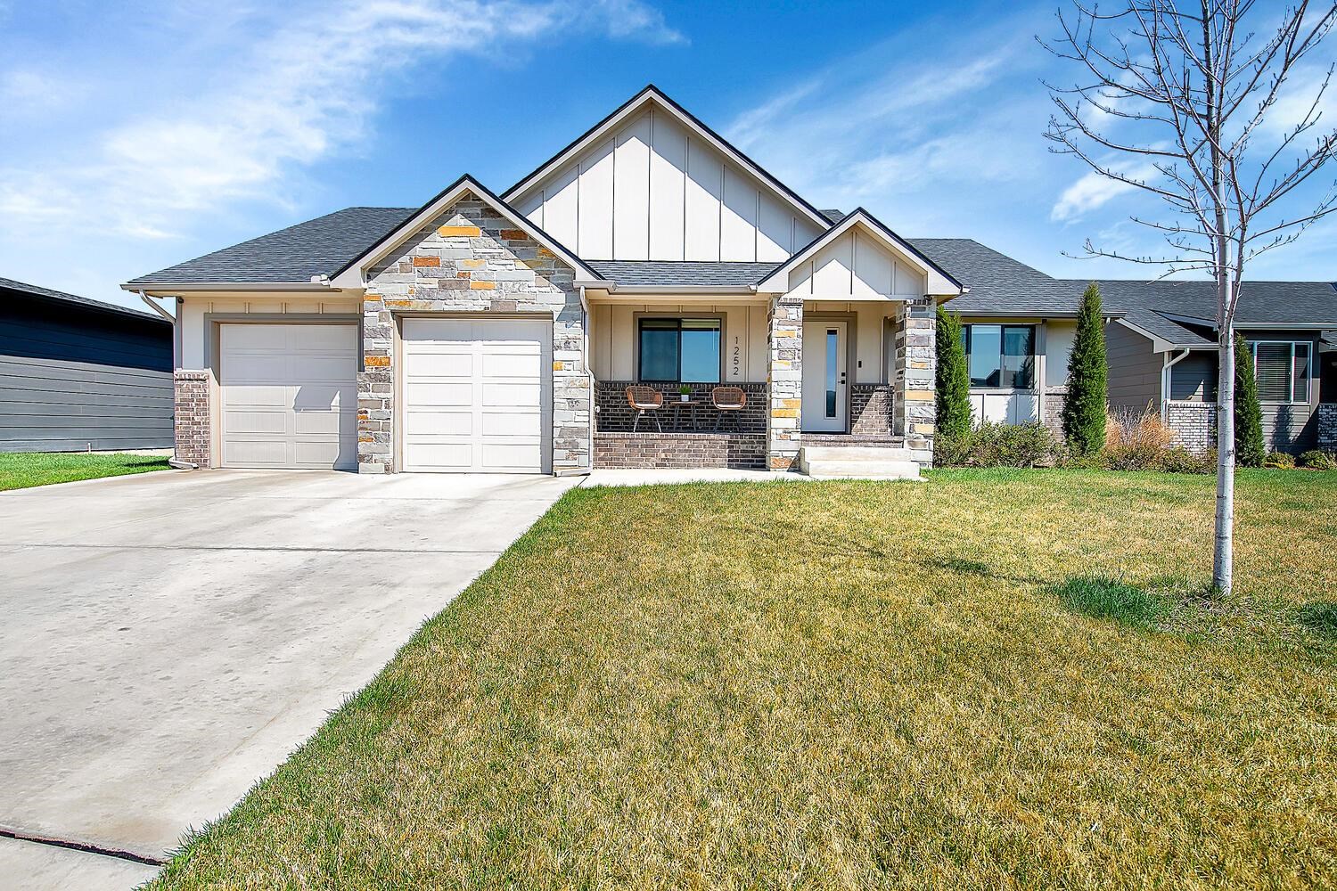 1252 E Outland Ct Property Photo