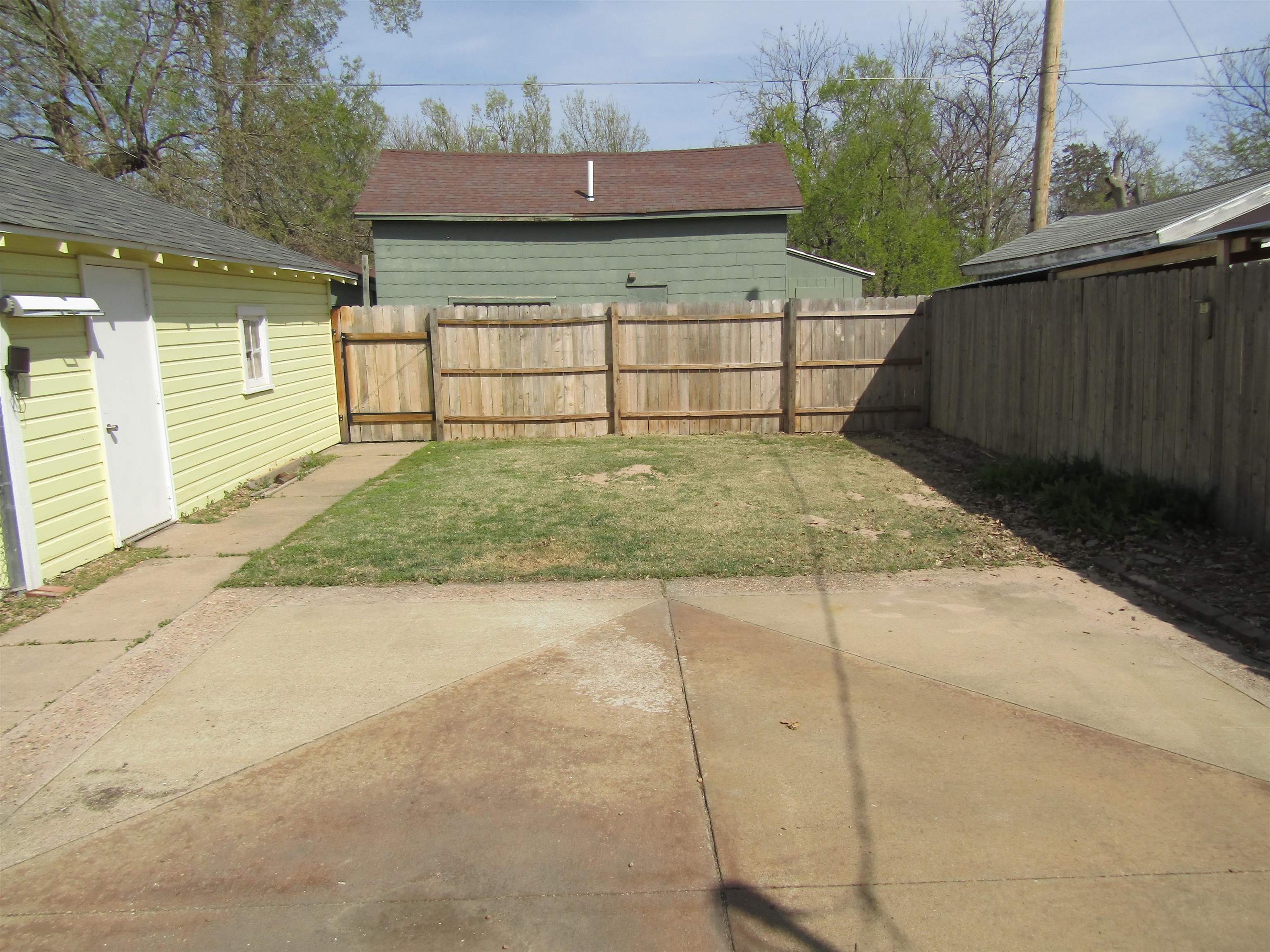 235 S 2nd St Property Photo 9