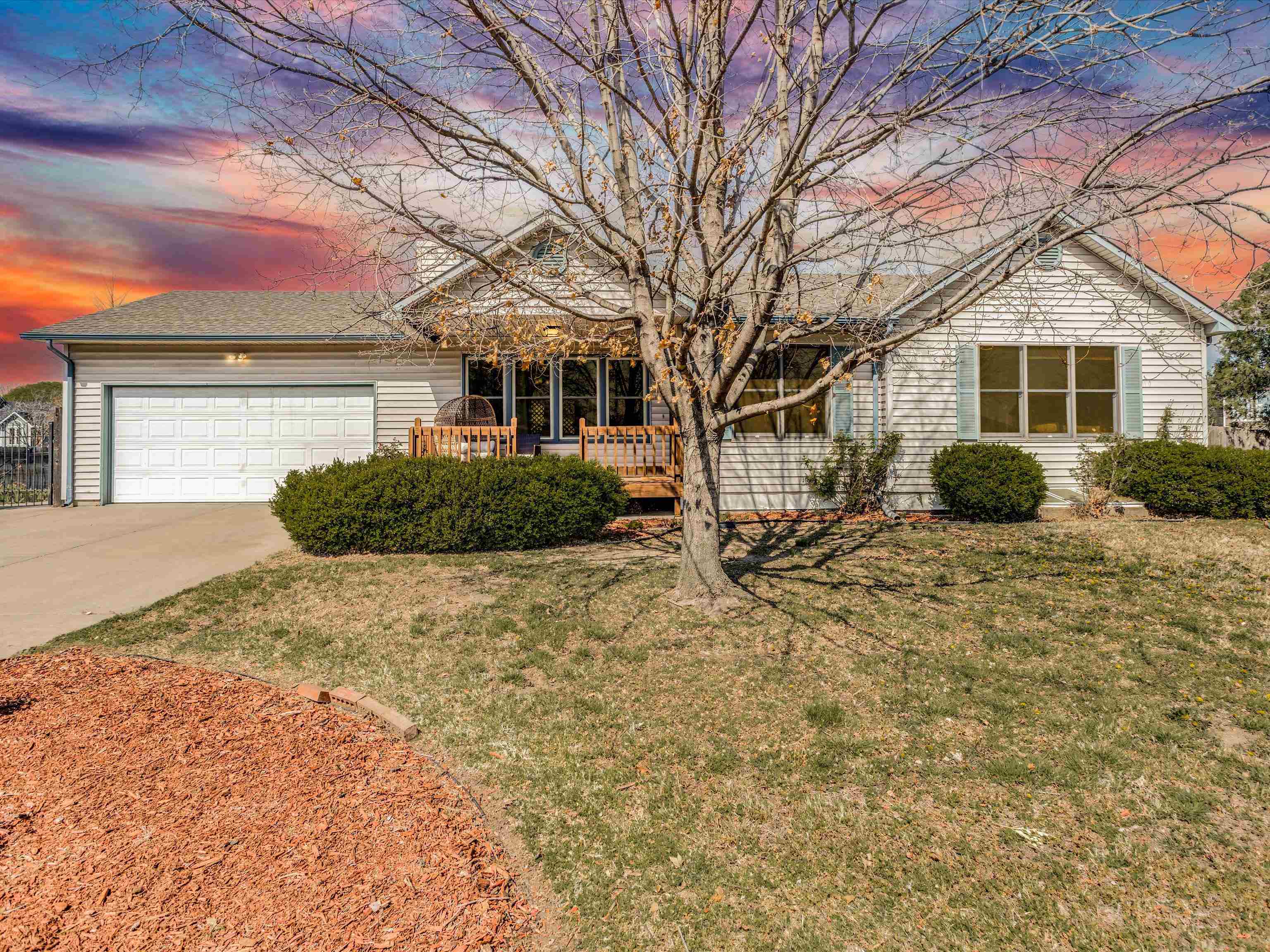 3945 N Garland Cir Property Photo