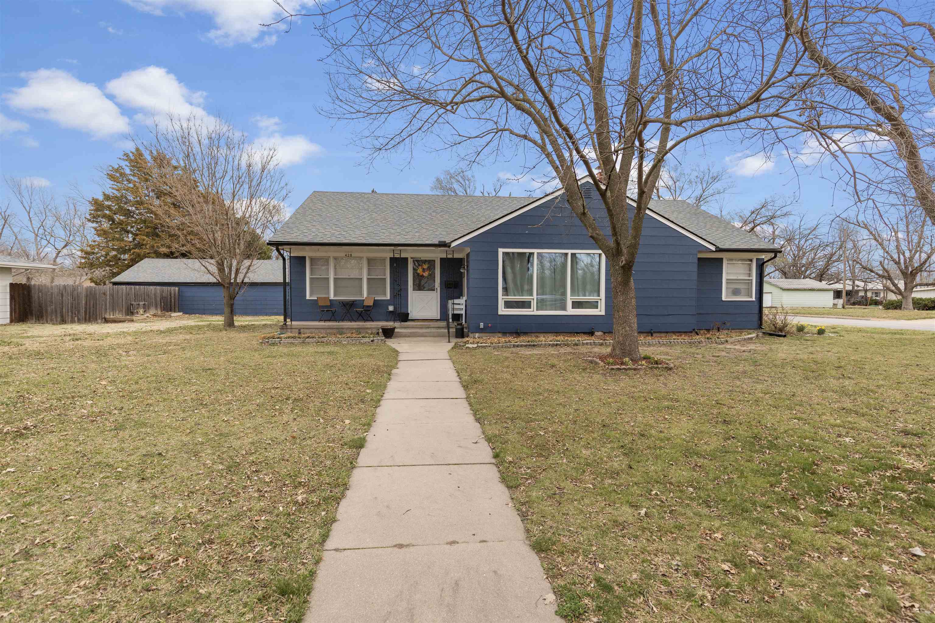 428 College St Property Photo