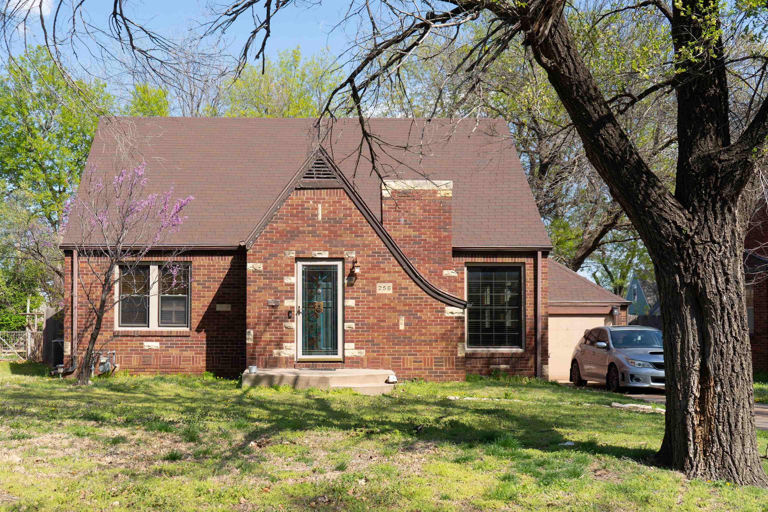 256 S Minneapolis Ave Property Photo