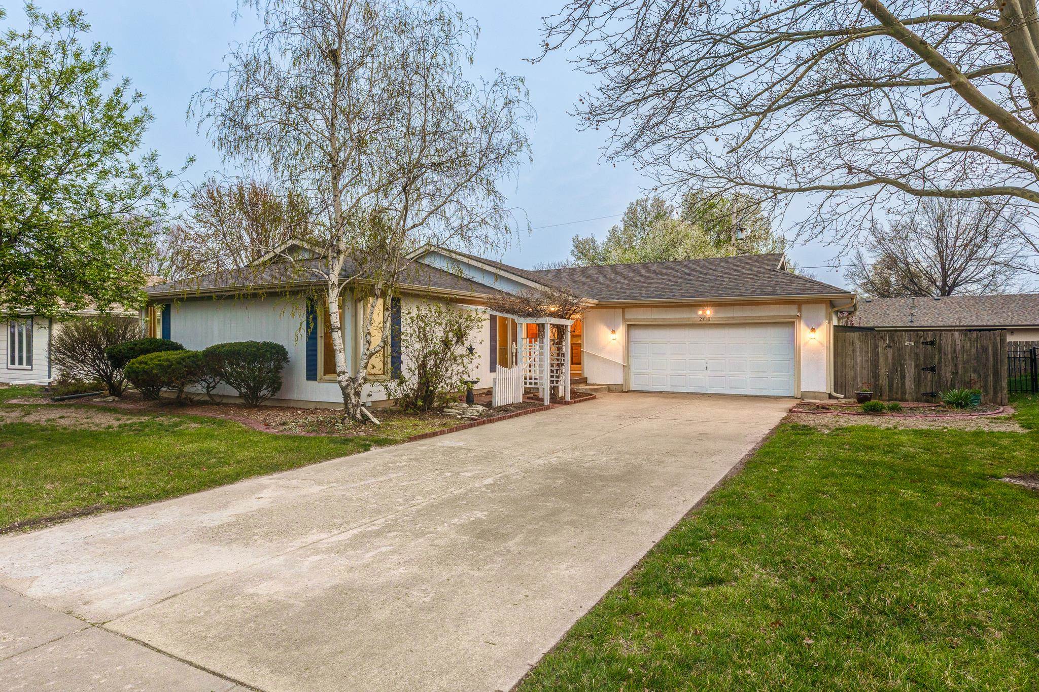 2410 Applewood Ln Property Photo