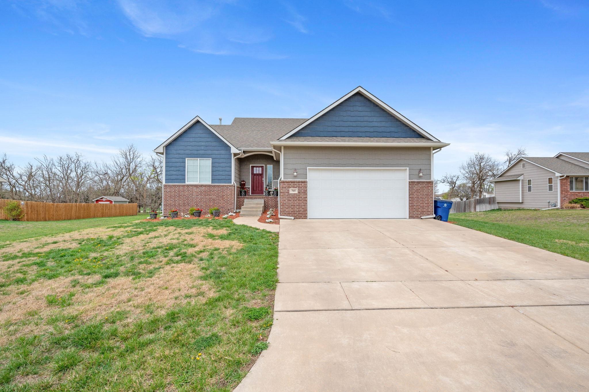 765 Cottonwood Cir Property Photo