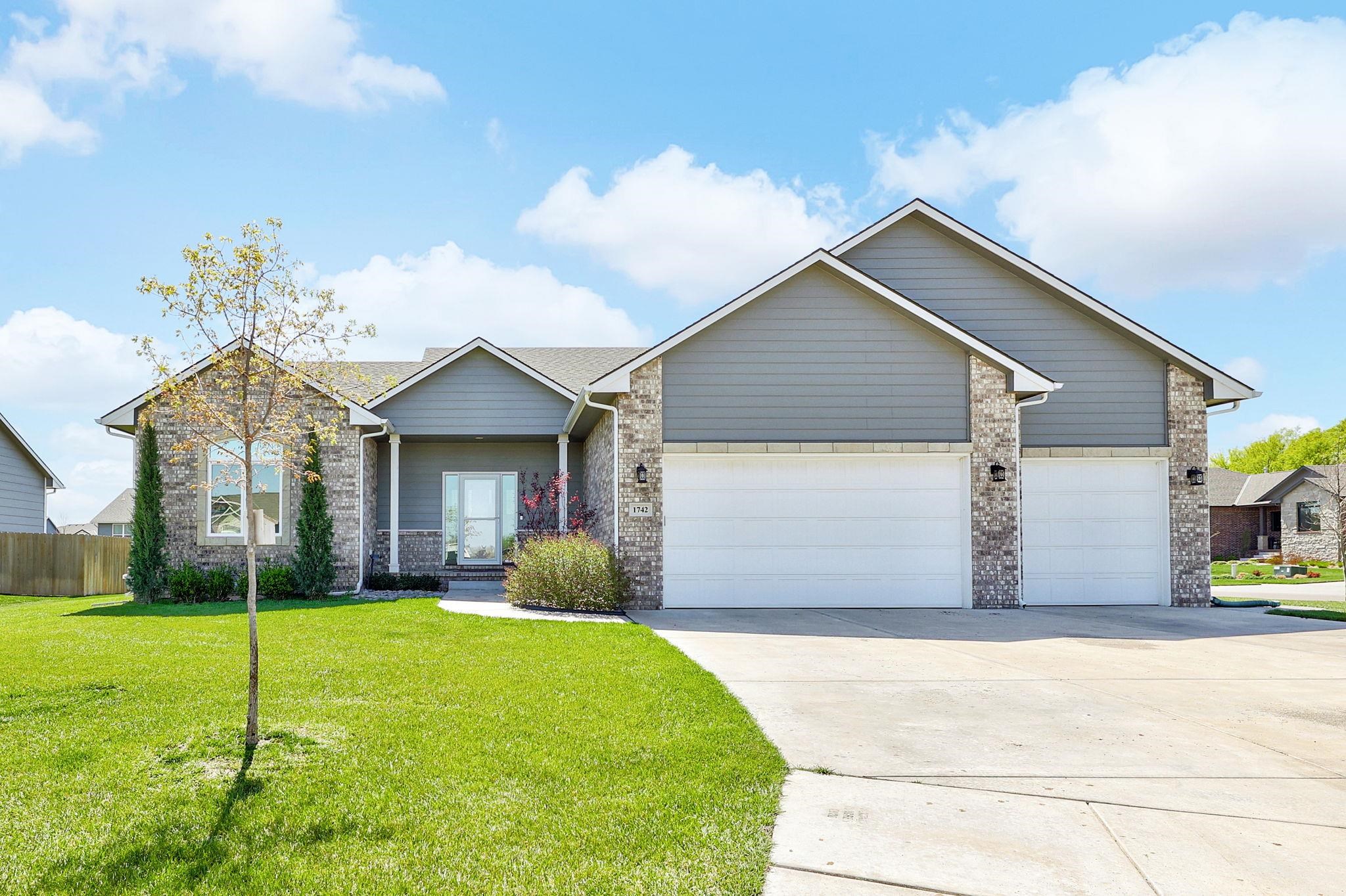 1742 N Blackstone Ct
