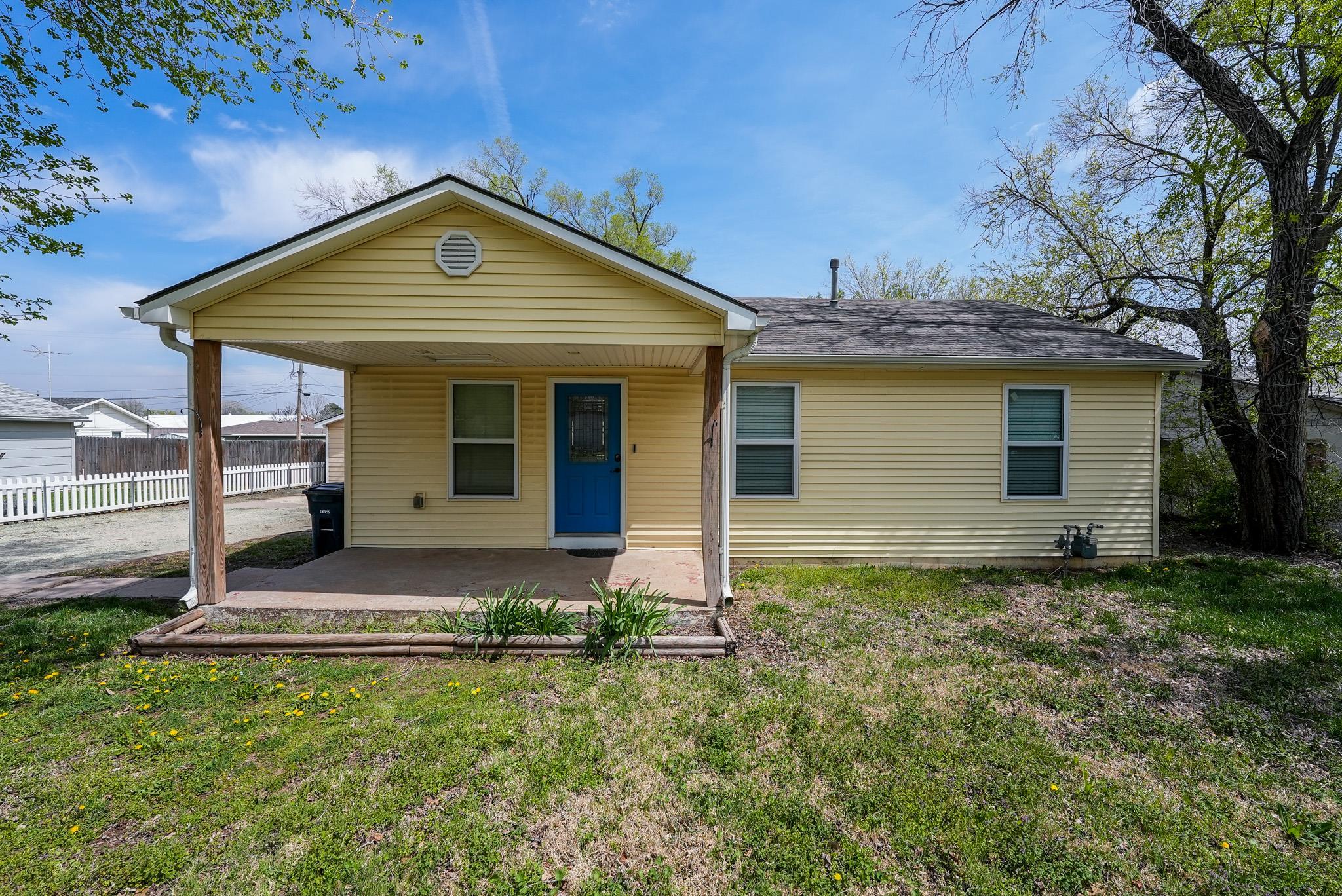 416 N Hillcrest St Property Photo