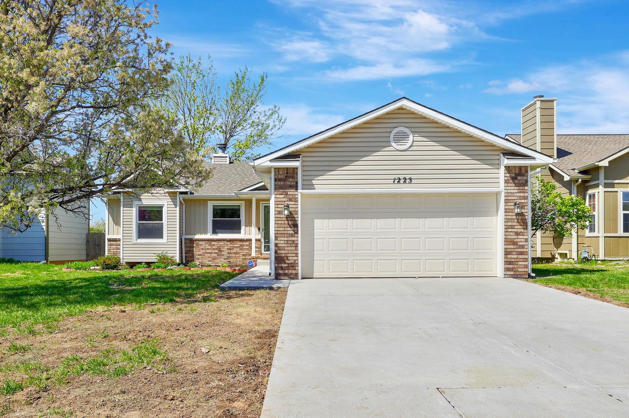 1225 S Fox Run Property Photo