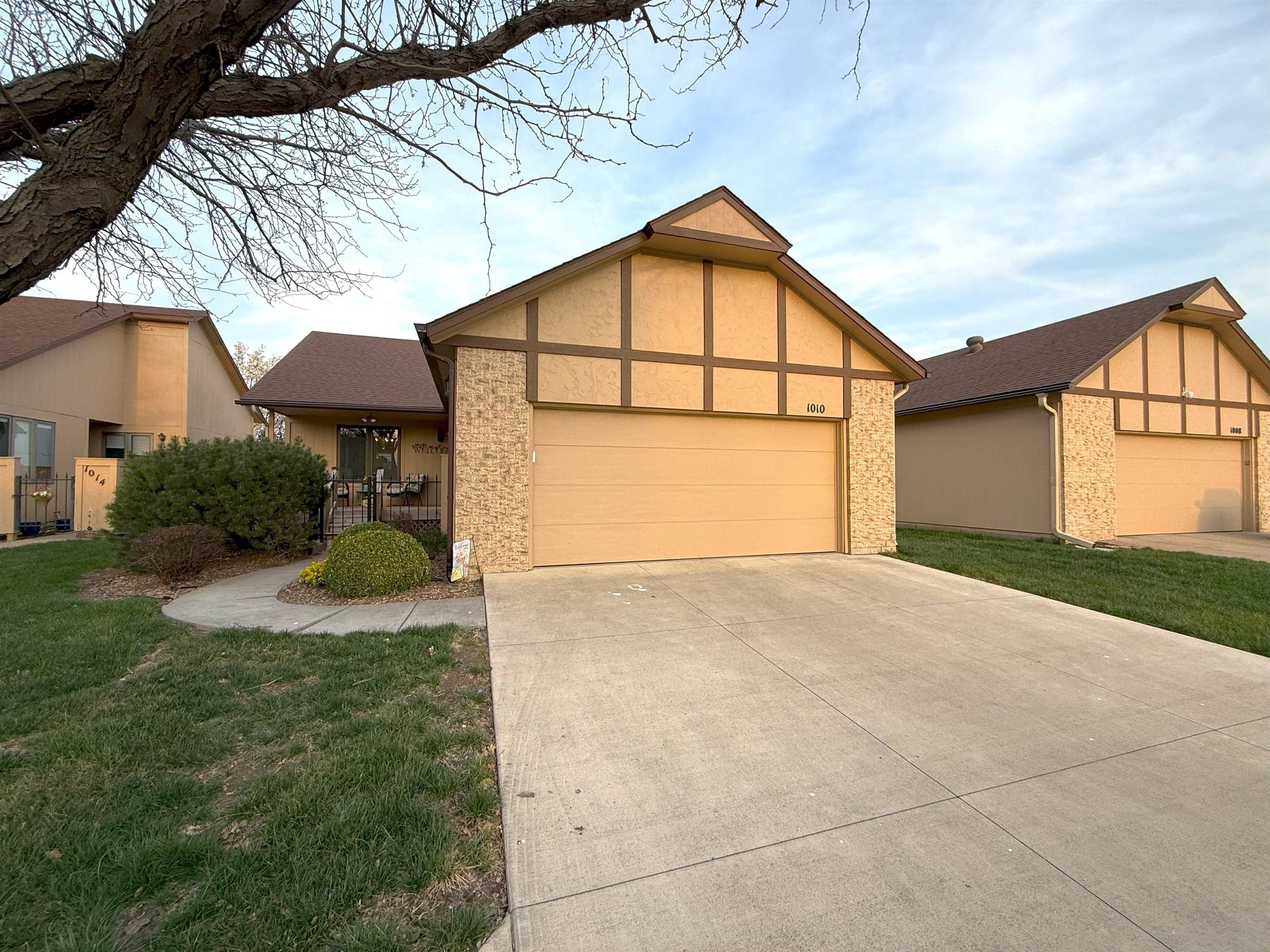 1010 Burr Oak Ln Property Photo
