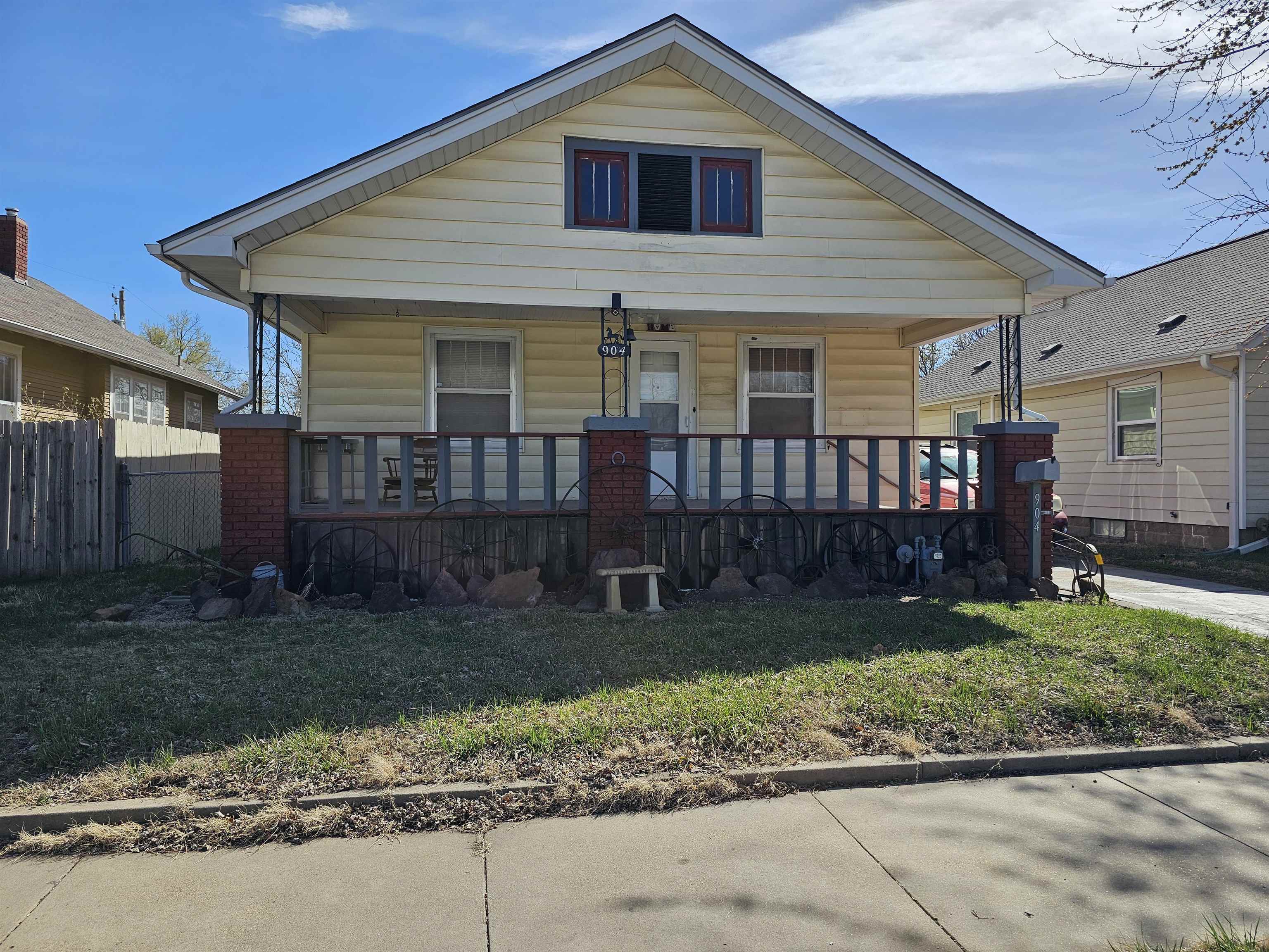904 E Ash St Property Photo