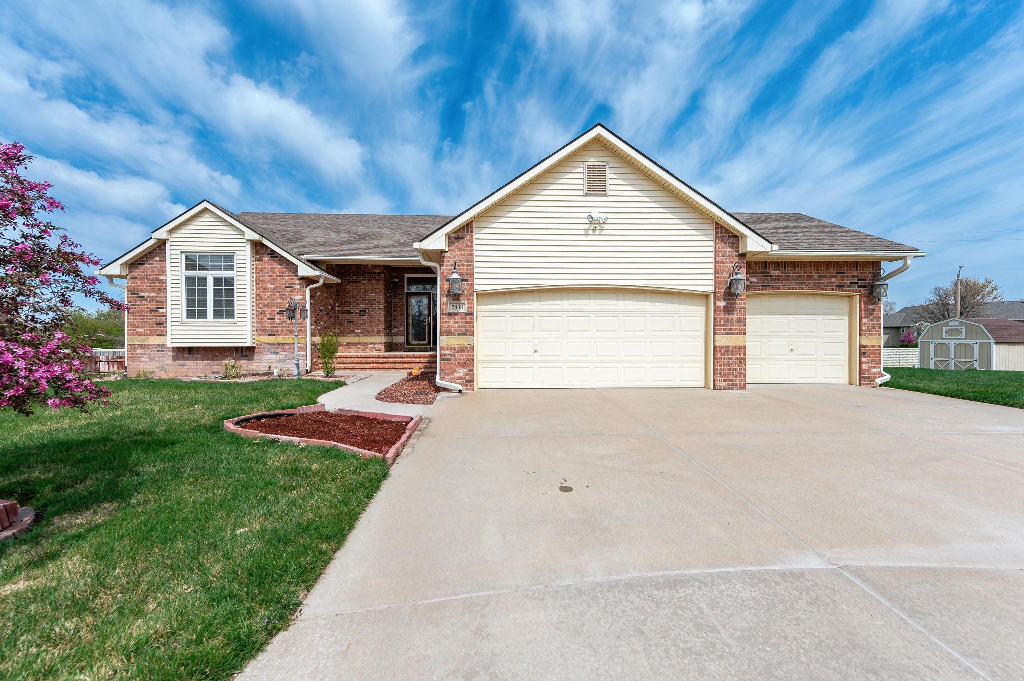 2808 Danbury Cir Property Photo