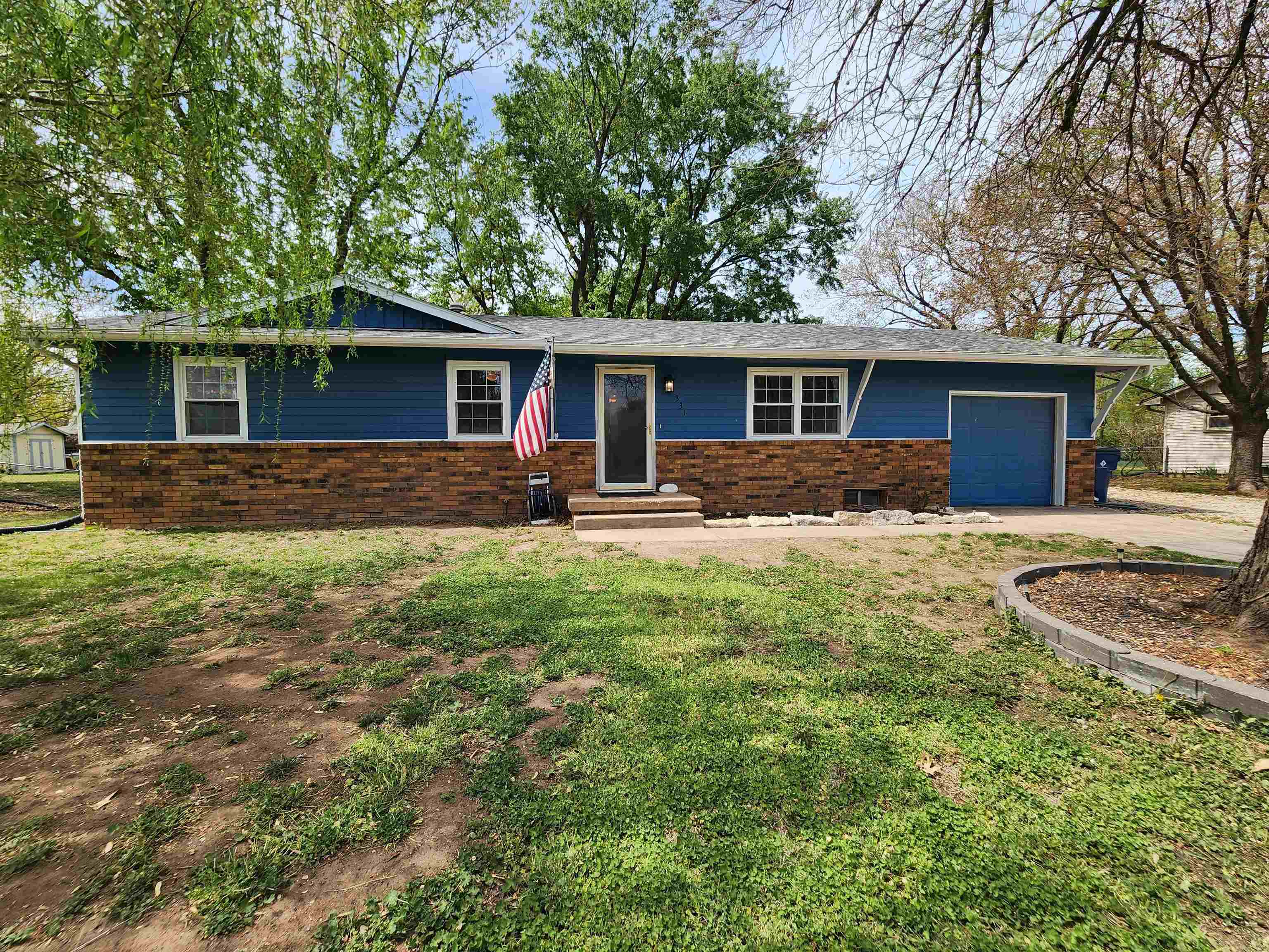 331 S 4th St Property Photo